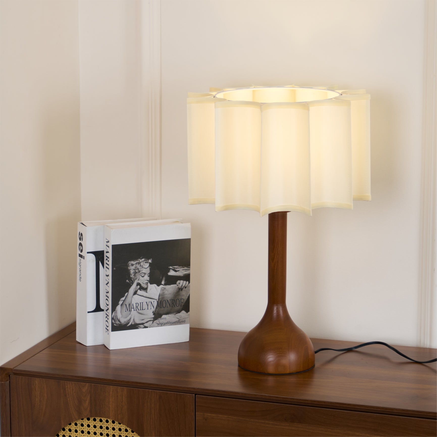 Livenq Wood Fabric Retro Table Lamp-Neutral Decor