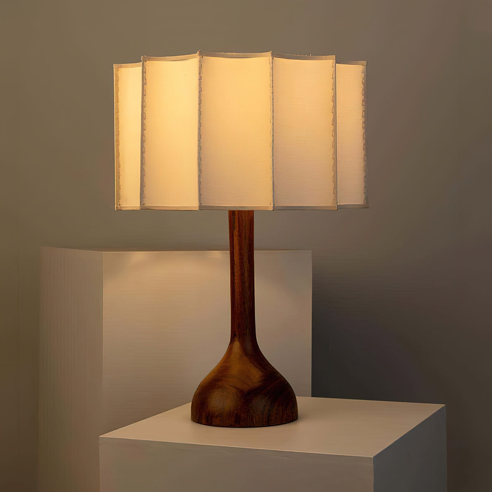 Livenq Wood Fabric Retro Table Lamp-Neutral Decor