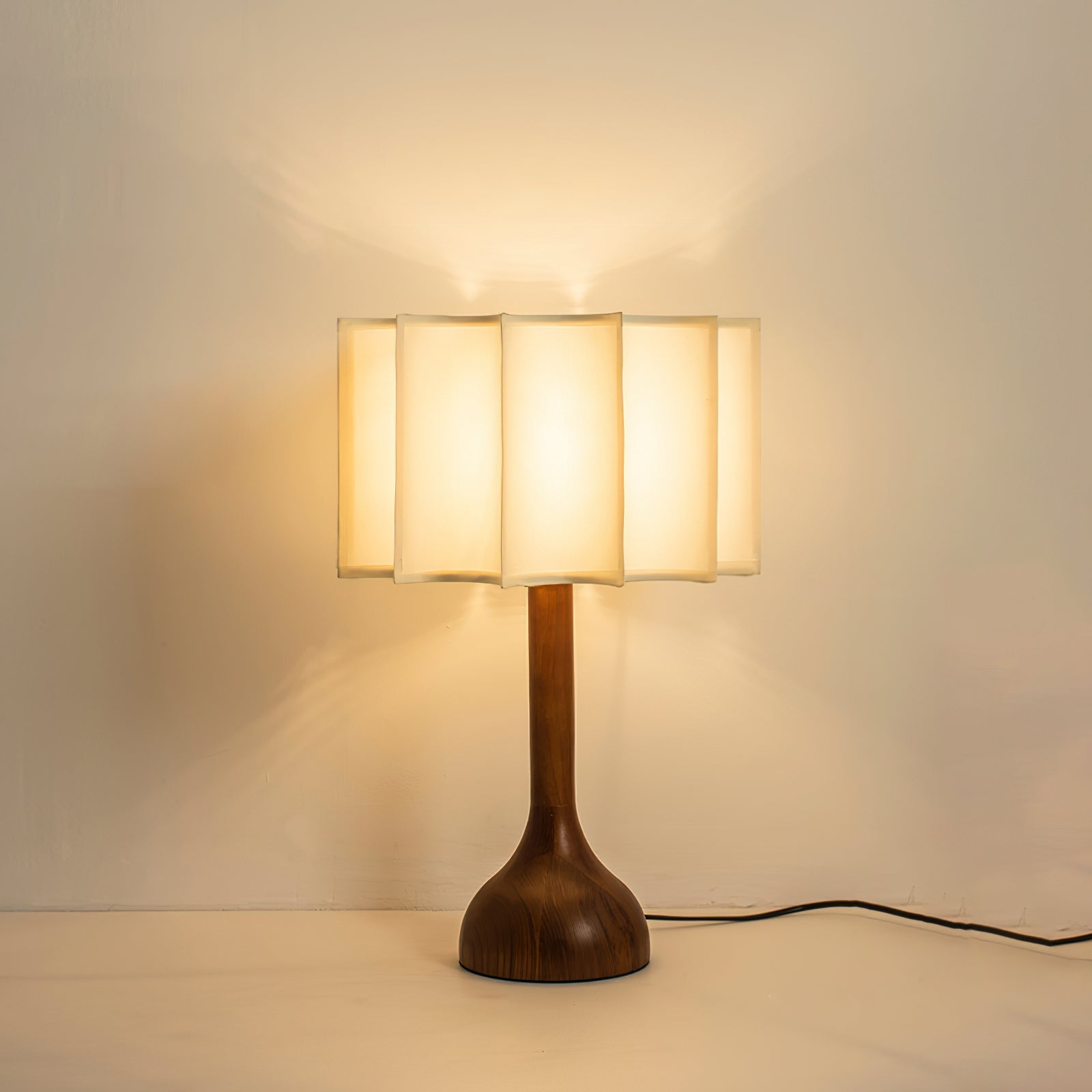 Livenq Wood Fabric Retro Table Lamp-Neutral Decor