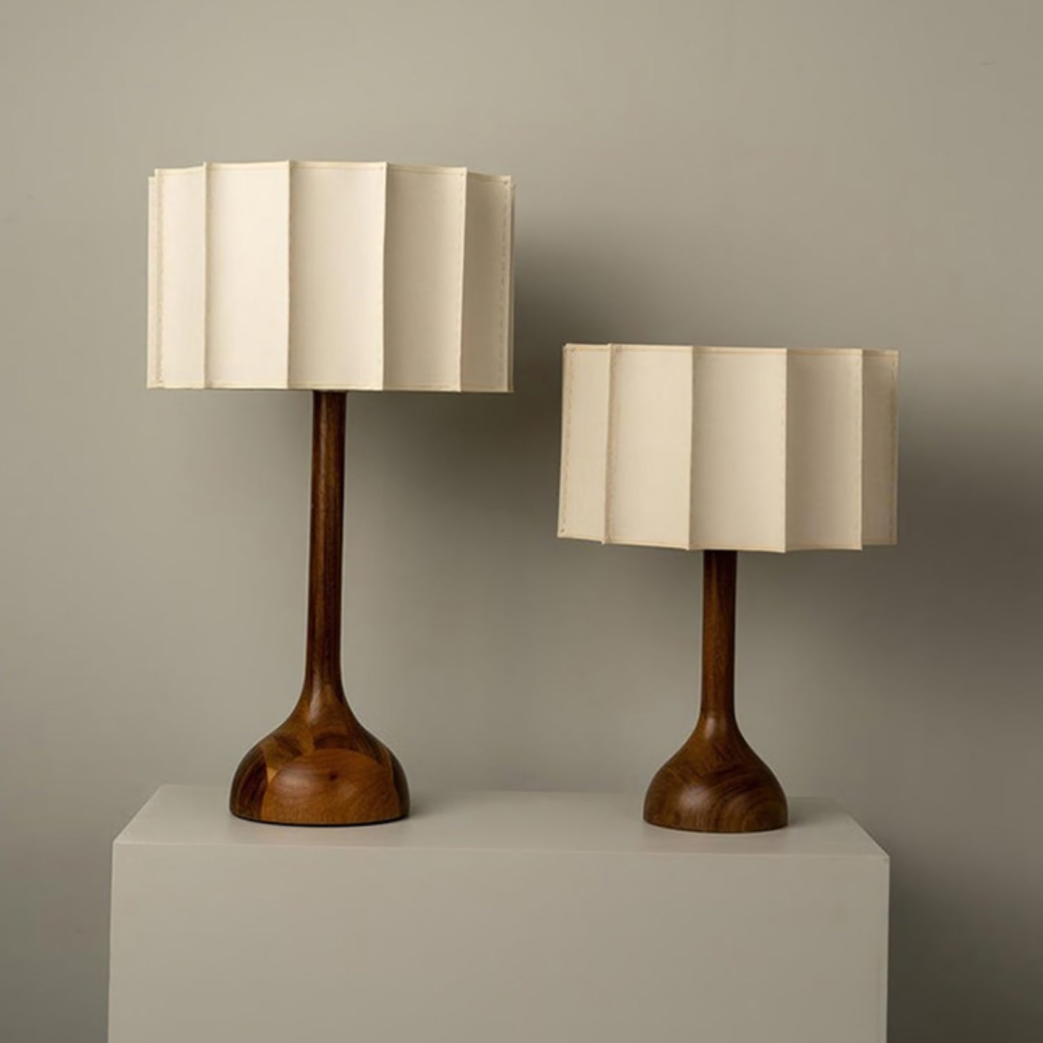 Livenq Wood Fabric Retro Table Lamp-Neutral Decor