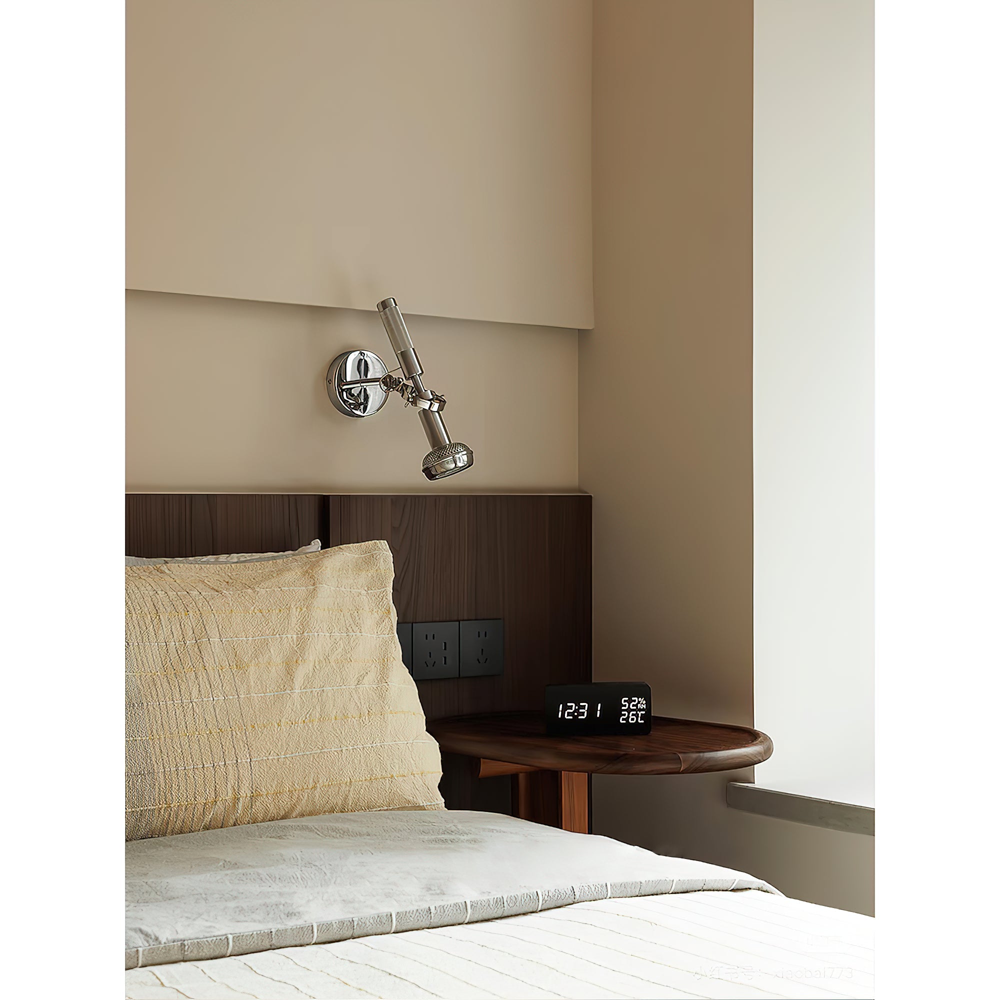 Dimensions of the Halva Wall Lamp displayed with measurements.