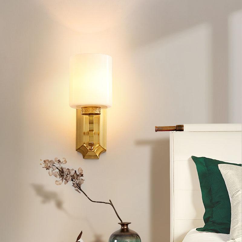 Regal Classic Brass Wall Lamp-Neutral Decor