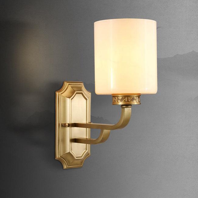 Regal Classic Brass Wall Lamp-Neutral Decor