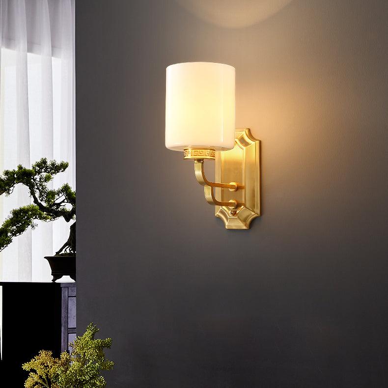 Regal Classic Brass Wall Lamp-Neutral Decor