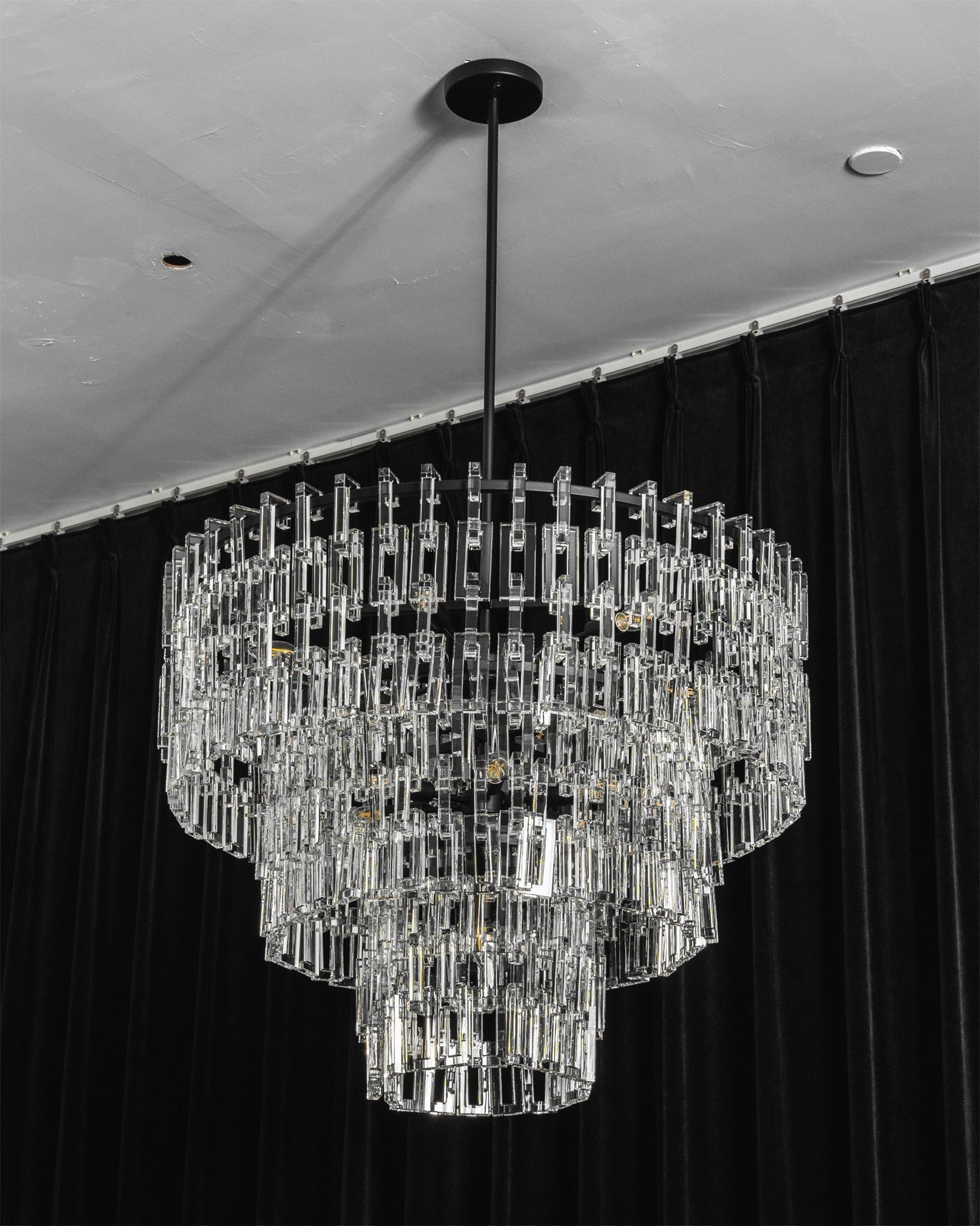 Detail of the ceiling mount and suspension rod.