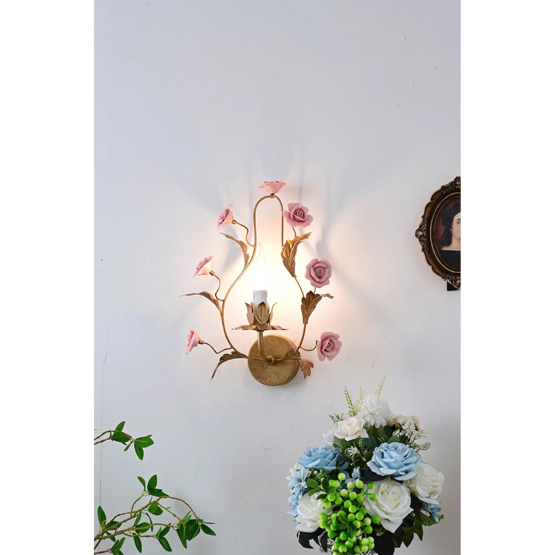 Rosea Wall Lamp