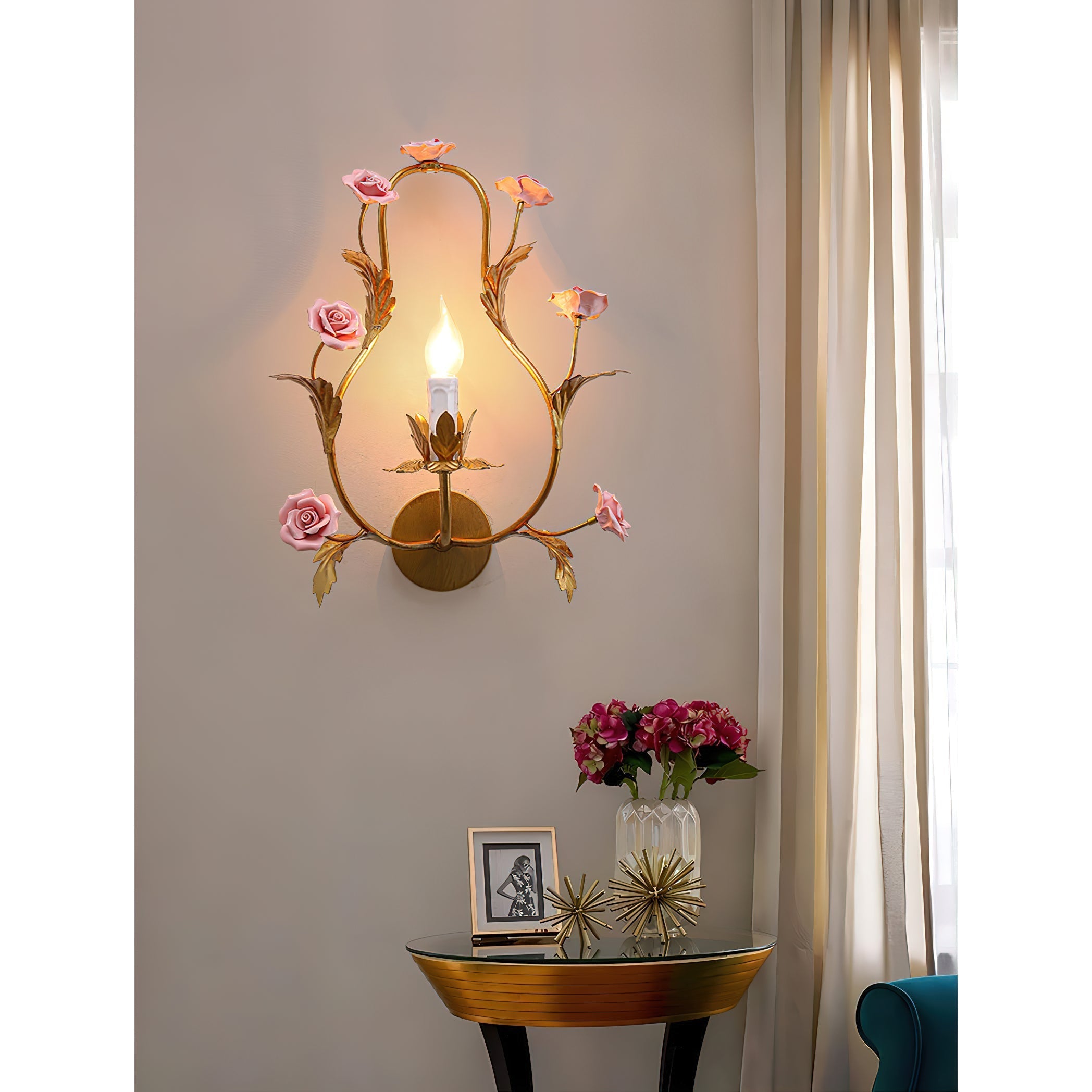 Rosea Wall Lamp