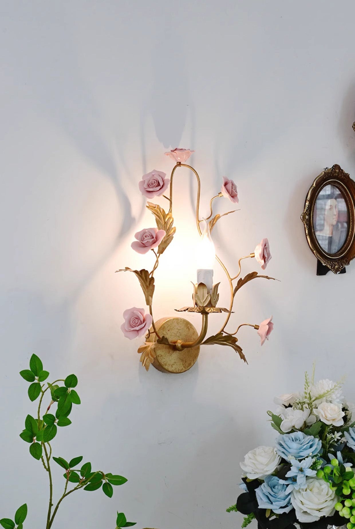 Rosea Wall Lamp