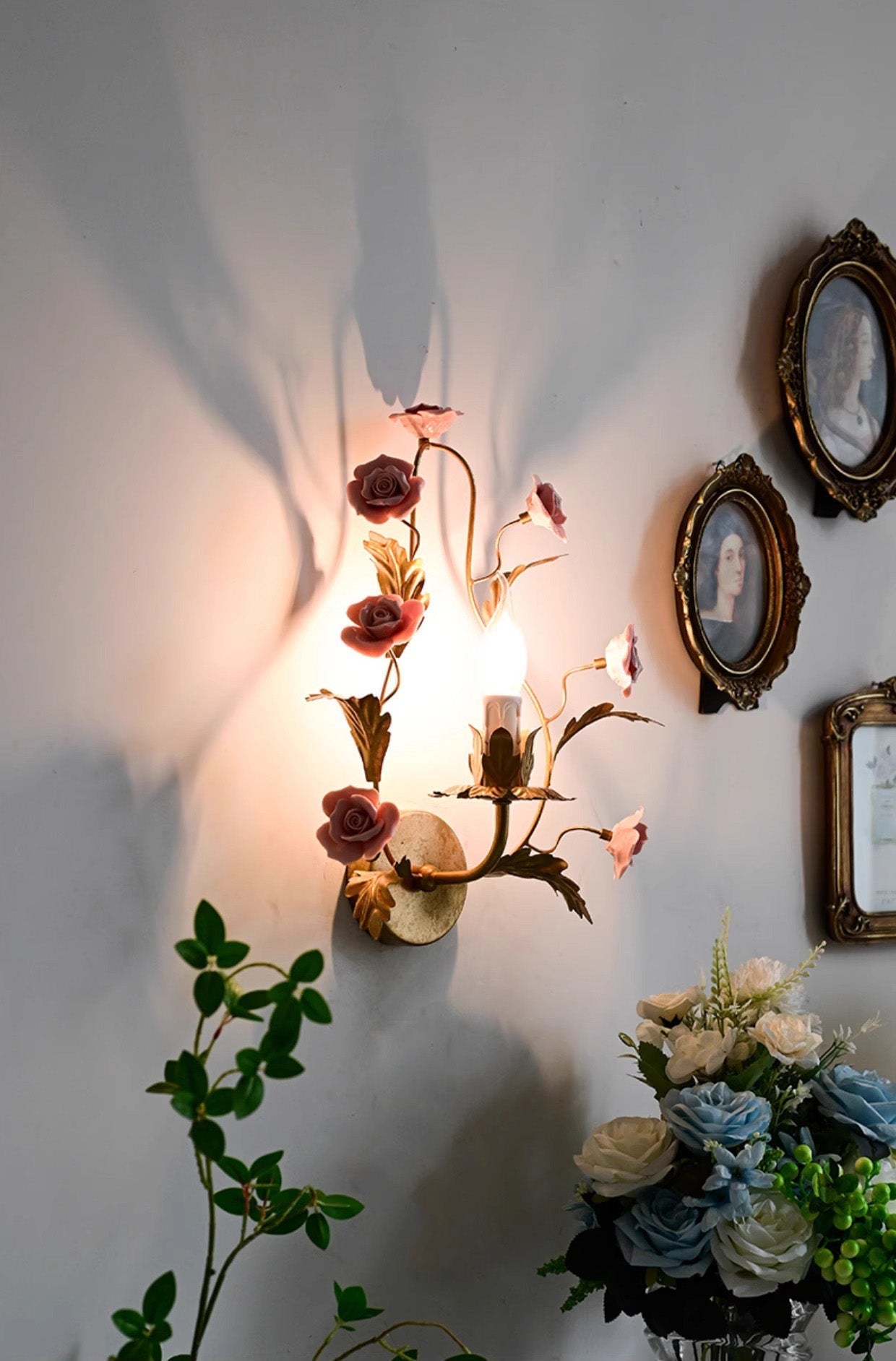 Rosea Wall Lamp