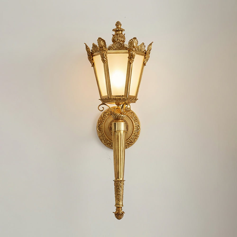 Dimensional graphic for the smaller Heritage Wall Lamp.