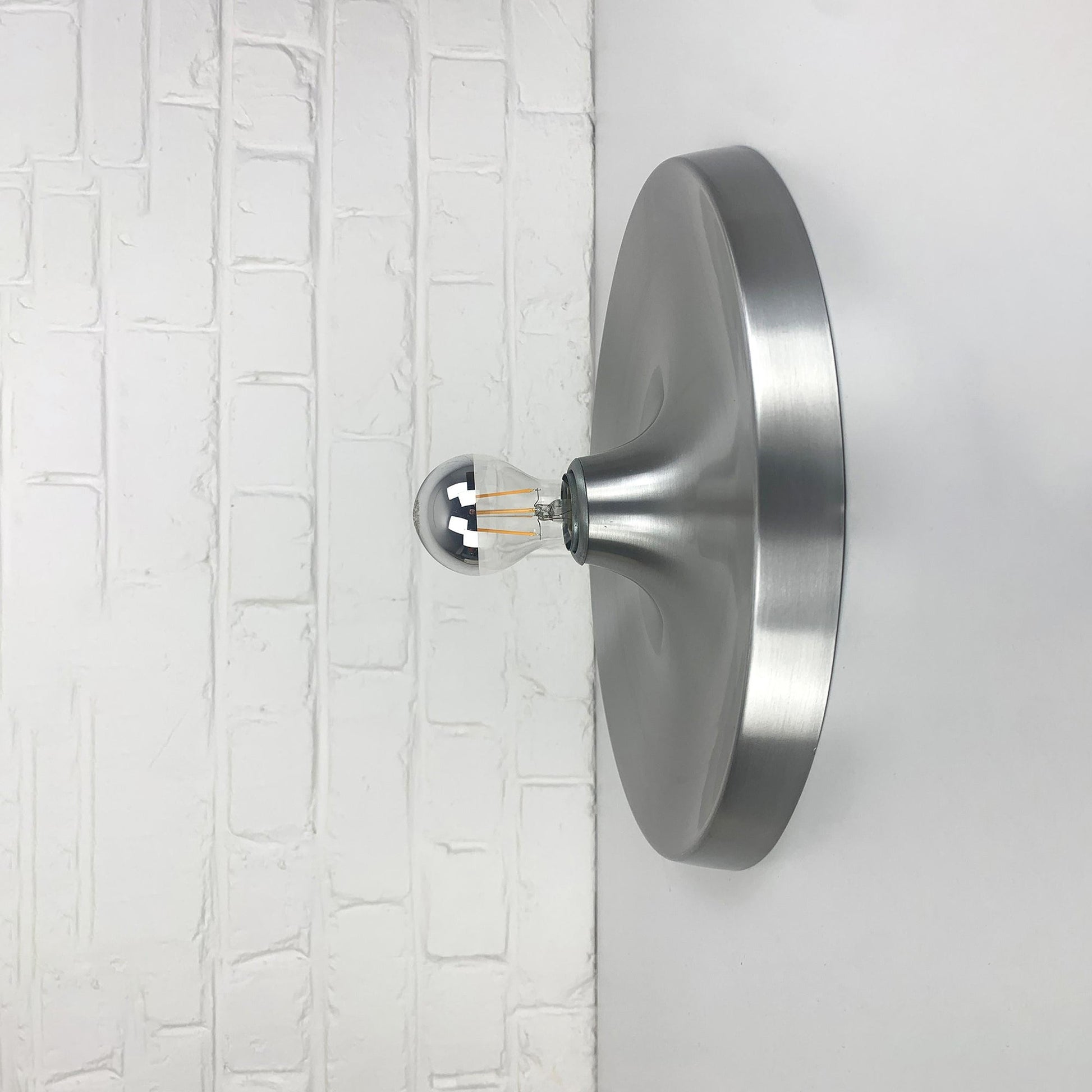 Detailed craftsmanship of the silver aluminum lamp body.