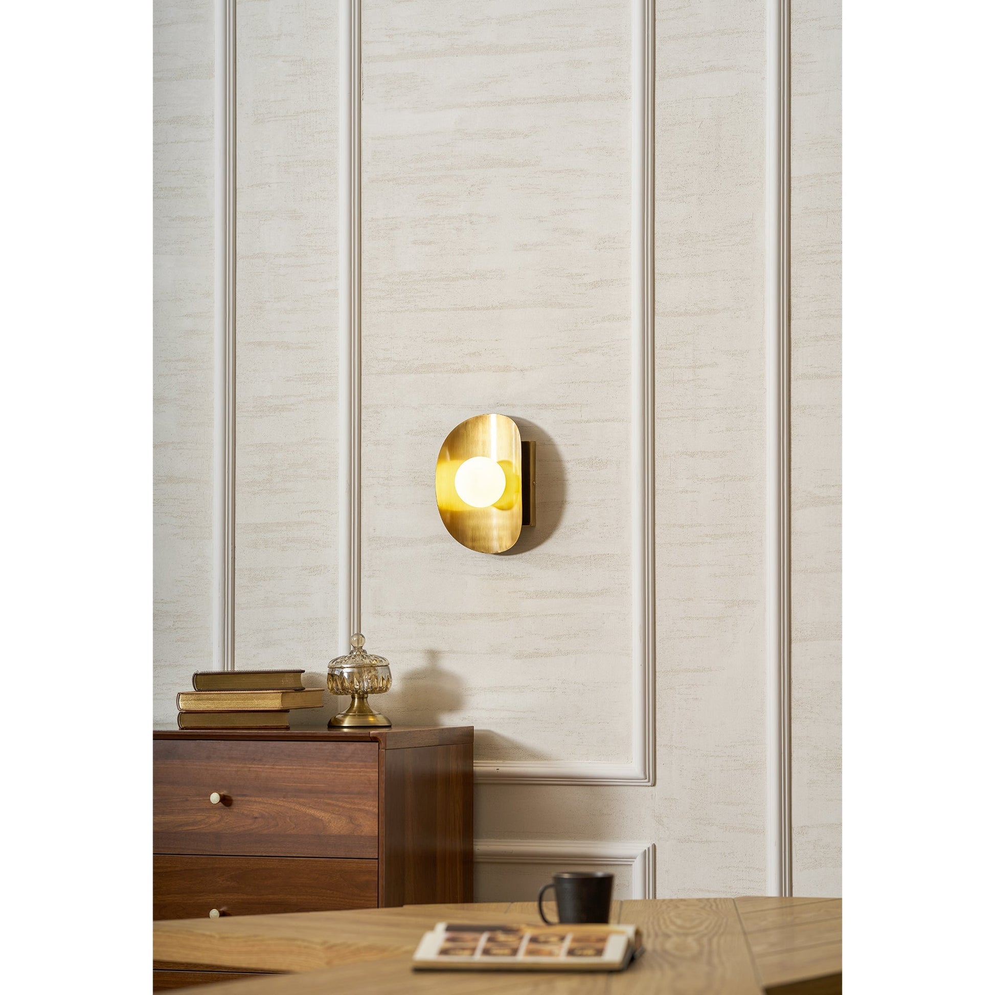 Dimensional drawing of the 1-head Hopper Wall Lamp.