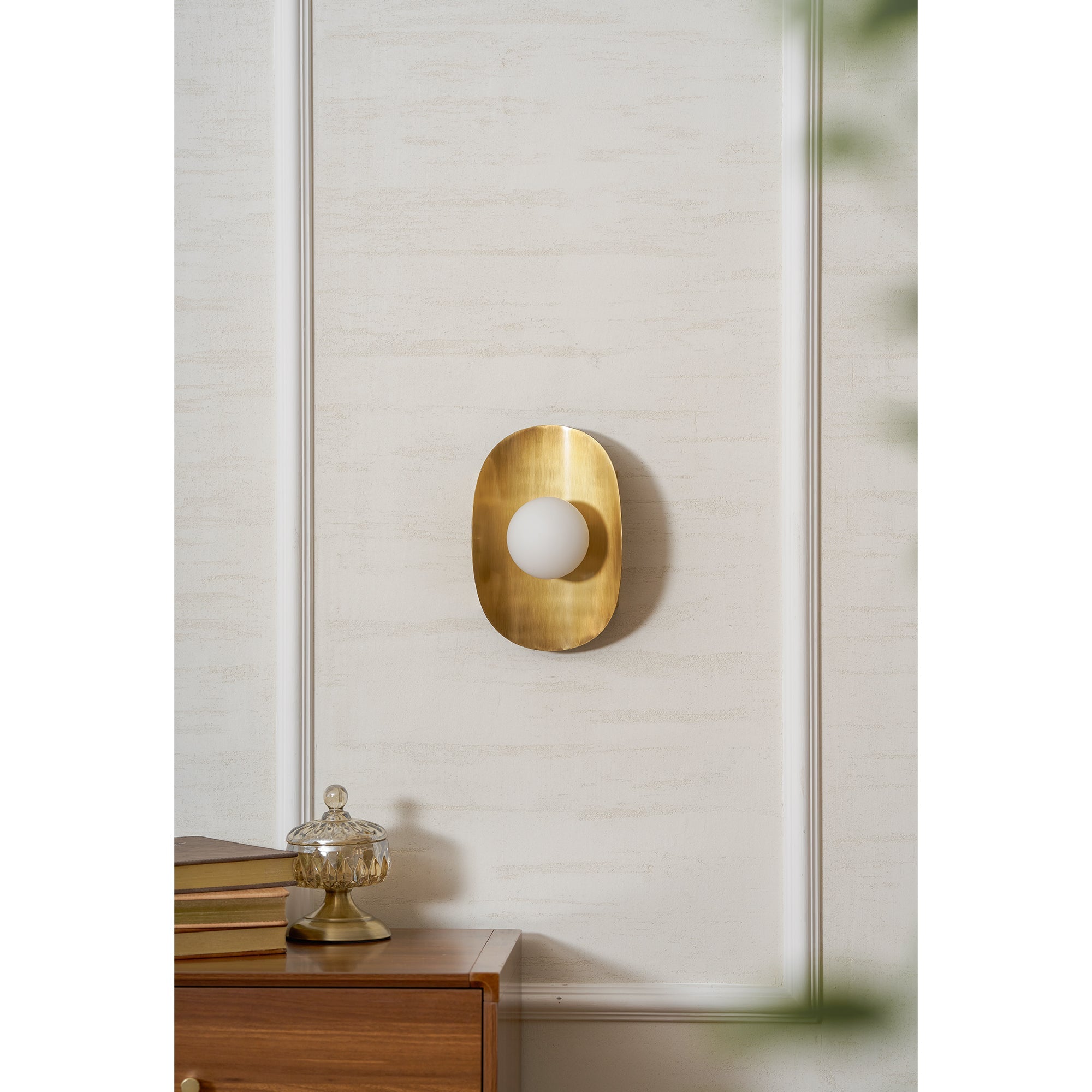 Dimensional drawing of the 3-head Hopper Wall Lamp.
