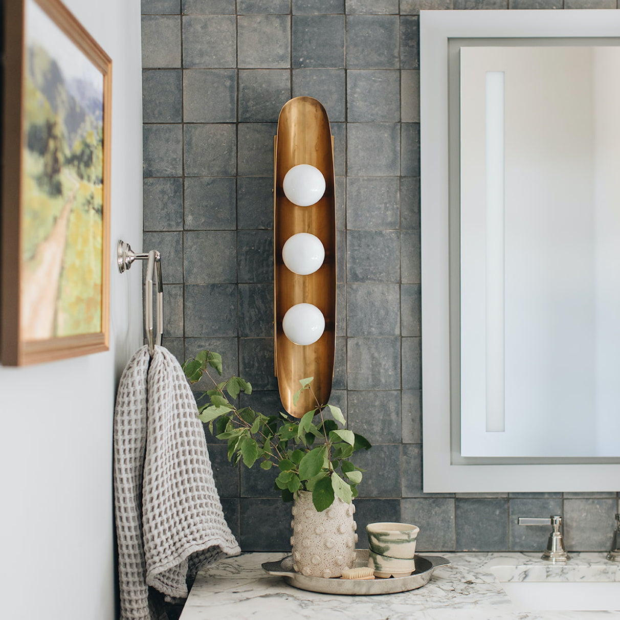 The 1-head version of the Hopper Wall Lamp.