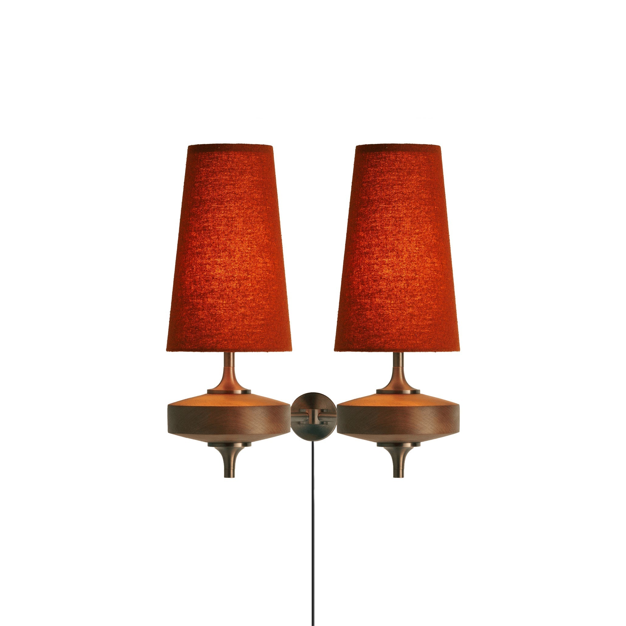 Front view of the Hour Rho single-head plug-in wall lamp with a natural white shade.