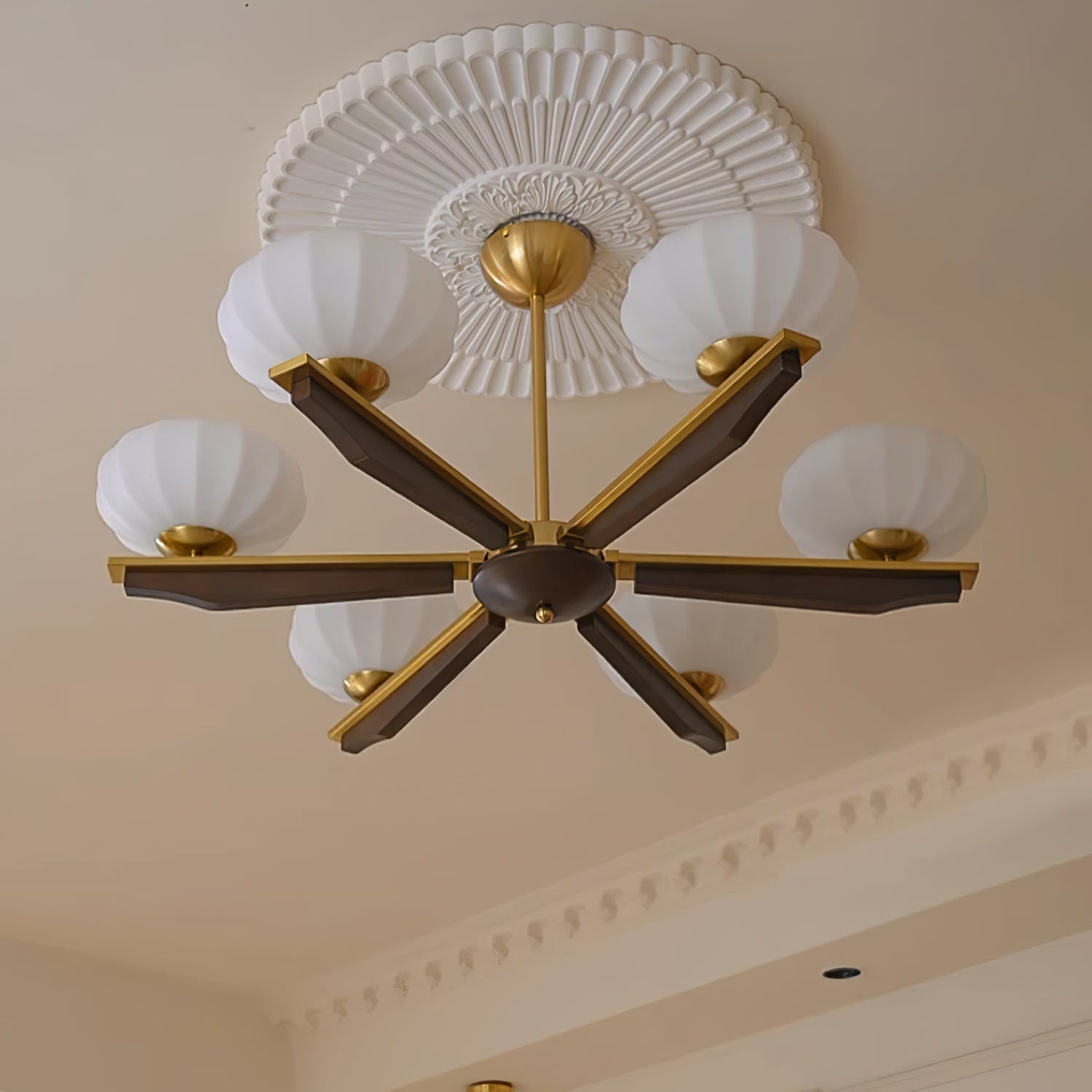 Uzoror Traditional Elegance Vintage Wood Chandelier-Neutral Decor