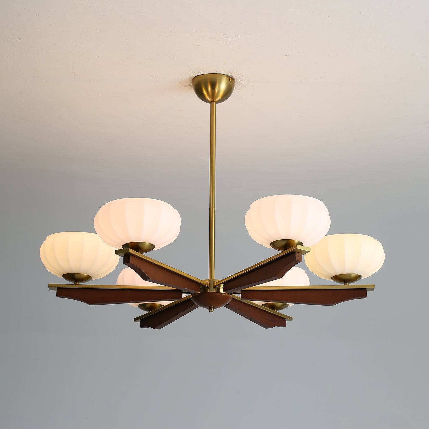 Uzoror Traditional Elegance Vintage Wood Chandelier-Neutral Decor