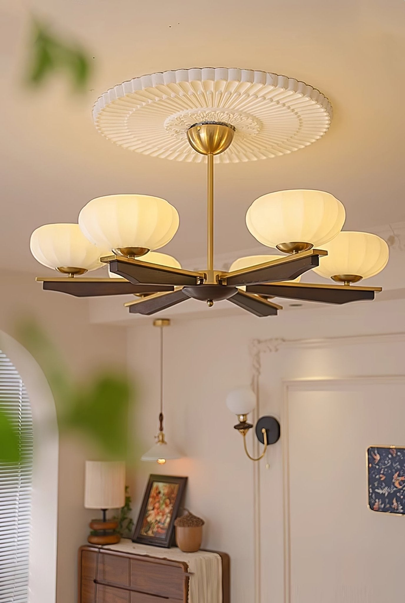 Uzoror Traditional Elegance Vintage Wood Chandelier-Neutral Decor