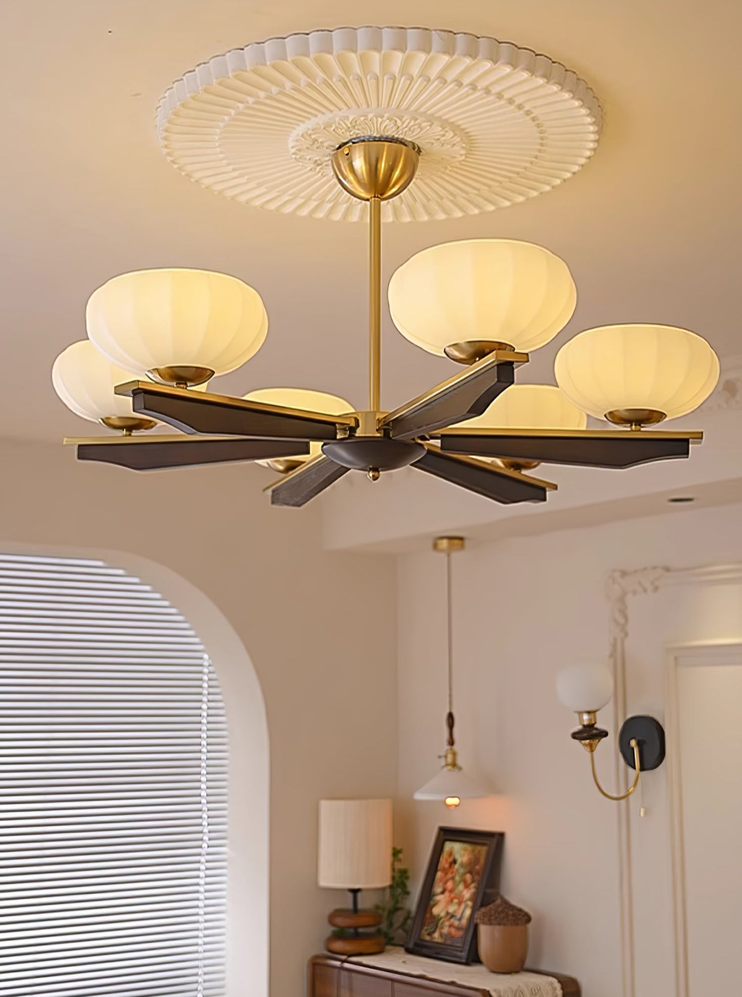 Uzoror Traditional Elegance Vintage Wood Chandelier-Neutral Decor