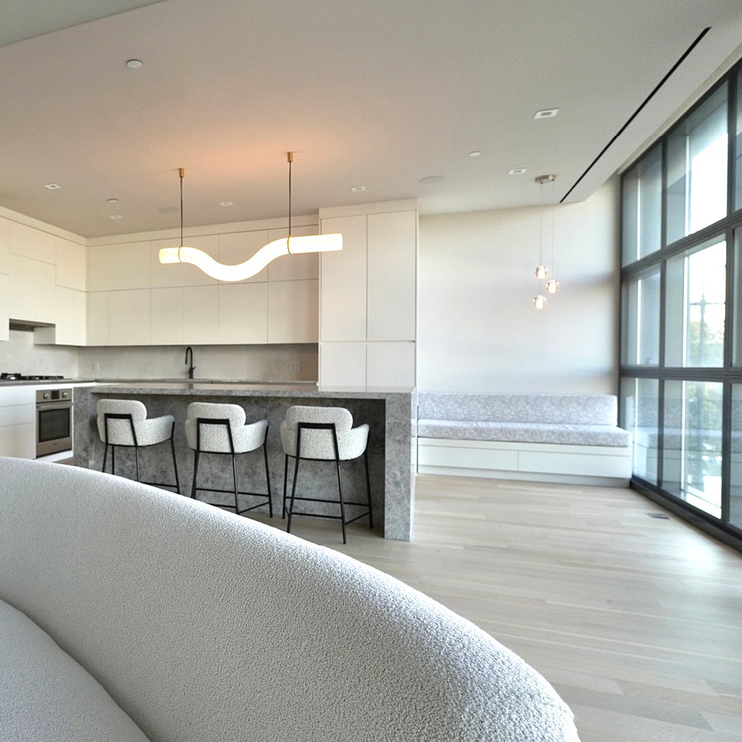 Mithos Curved Alabaster Pendant Light-Neutral Decor