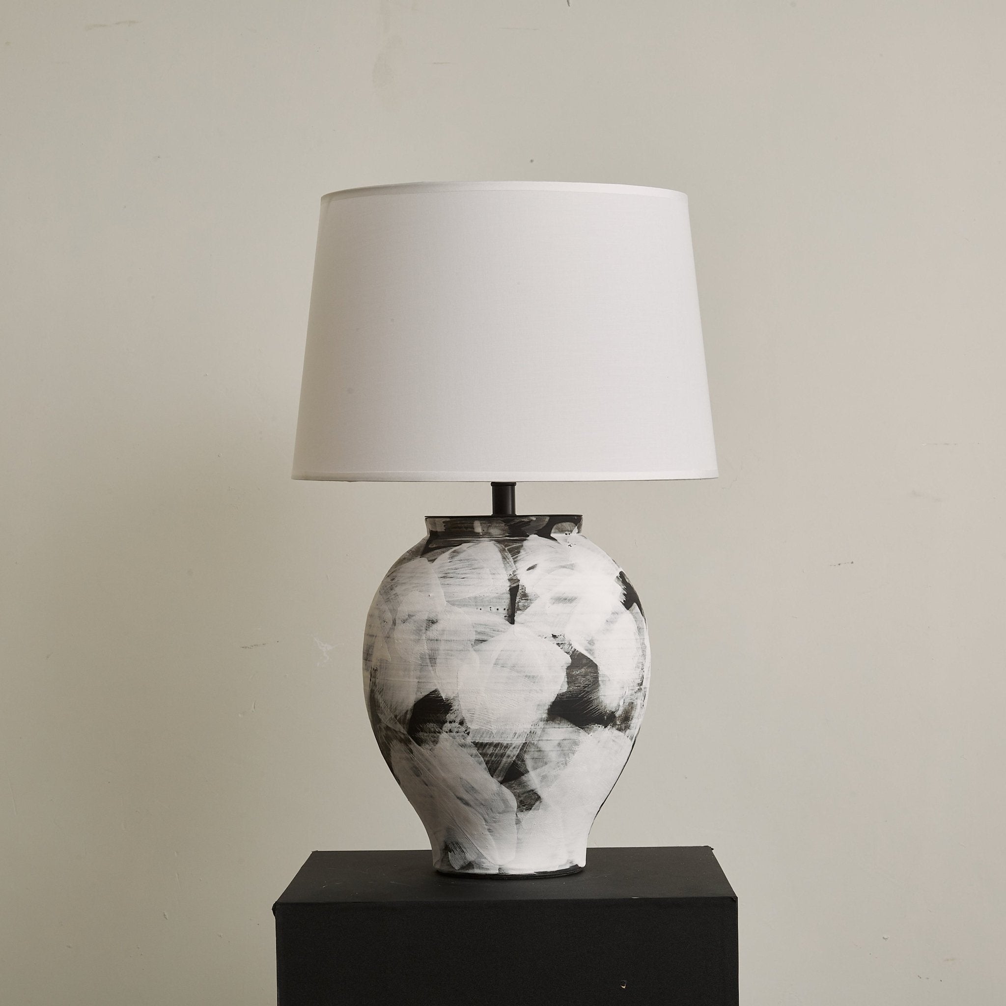 Brush Elegant Ceramic Table Lamp-Neutral Decor