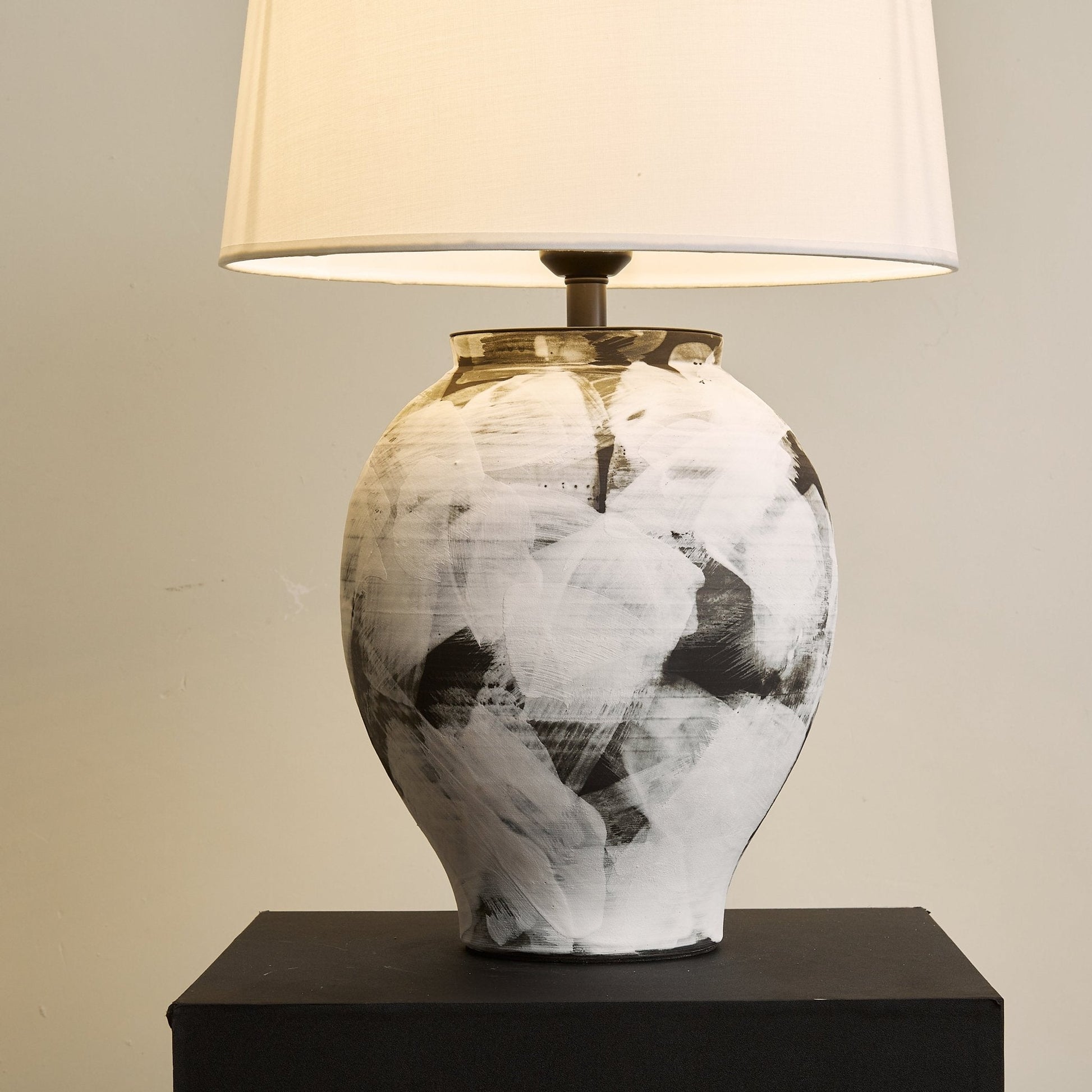 Brush Elegant Ceramic Table Lamp-Neutral Decor