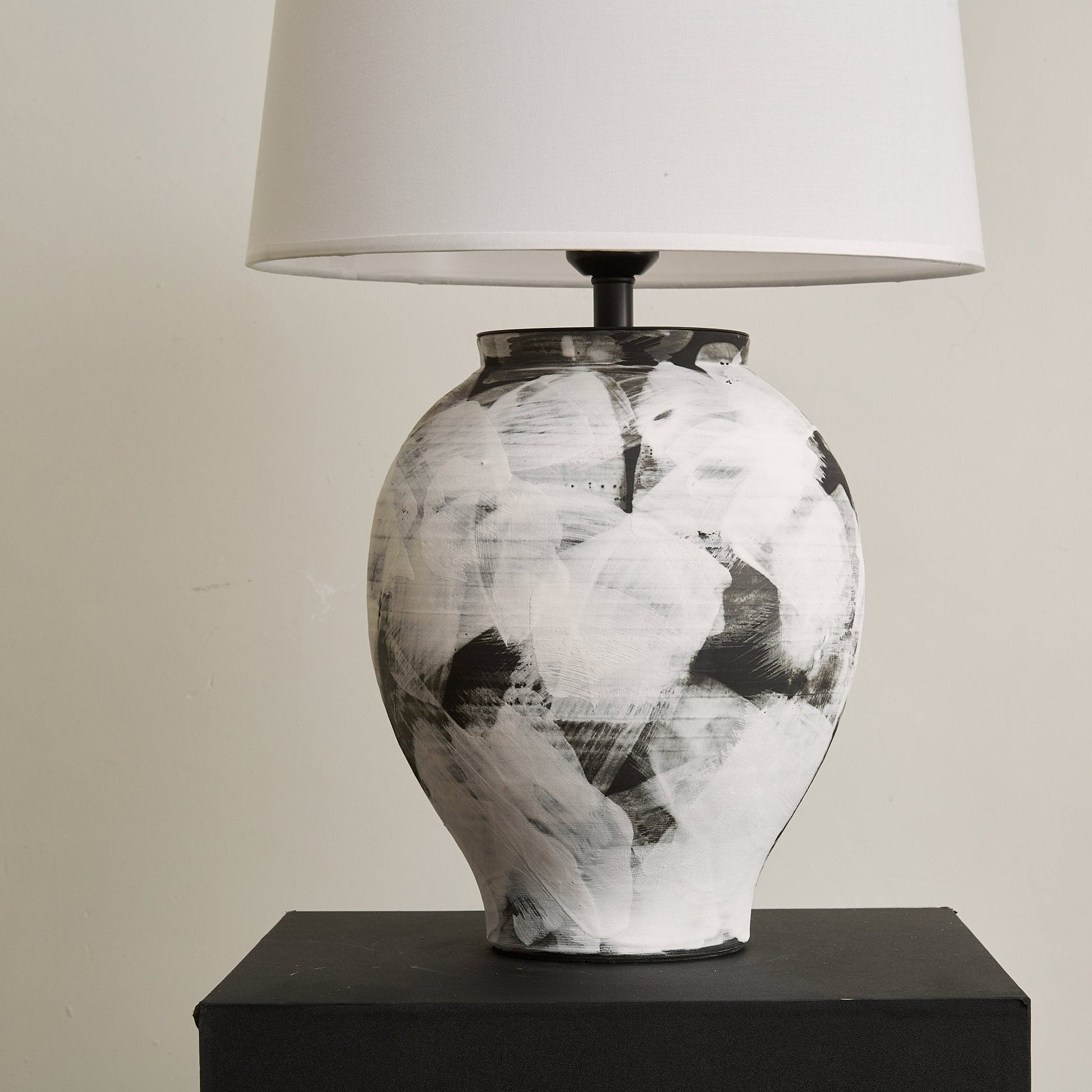 Brush Elegant Ceramic Table Lamp-Neutral Decor