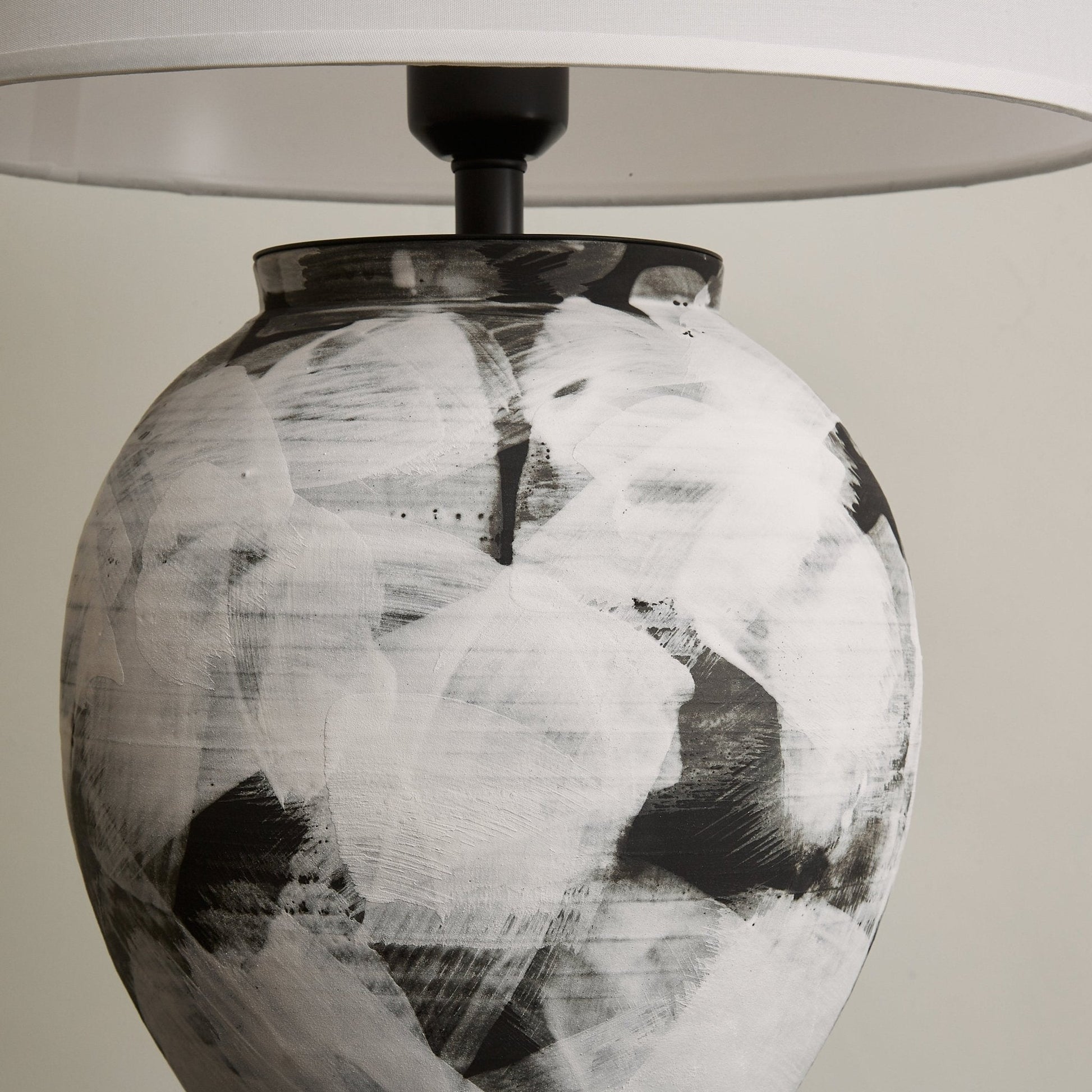 Brush Elegant Ceramic Table Lamp-Neutral Decor