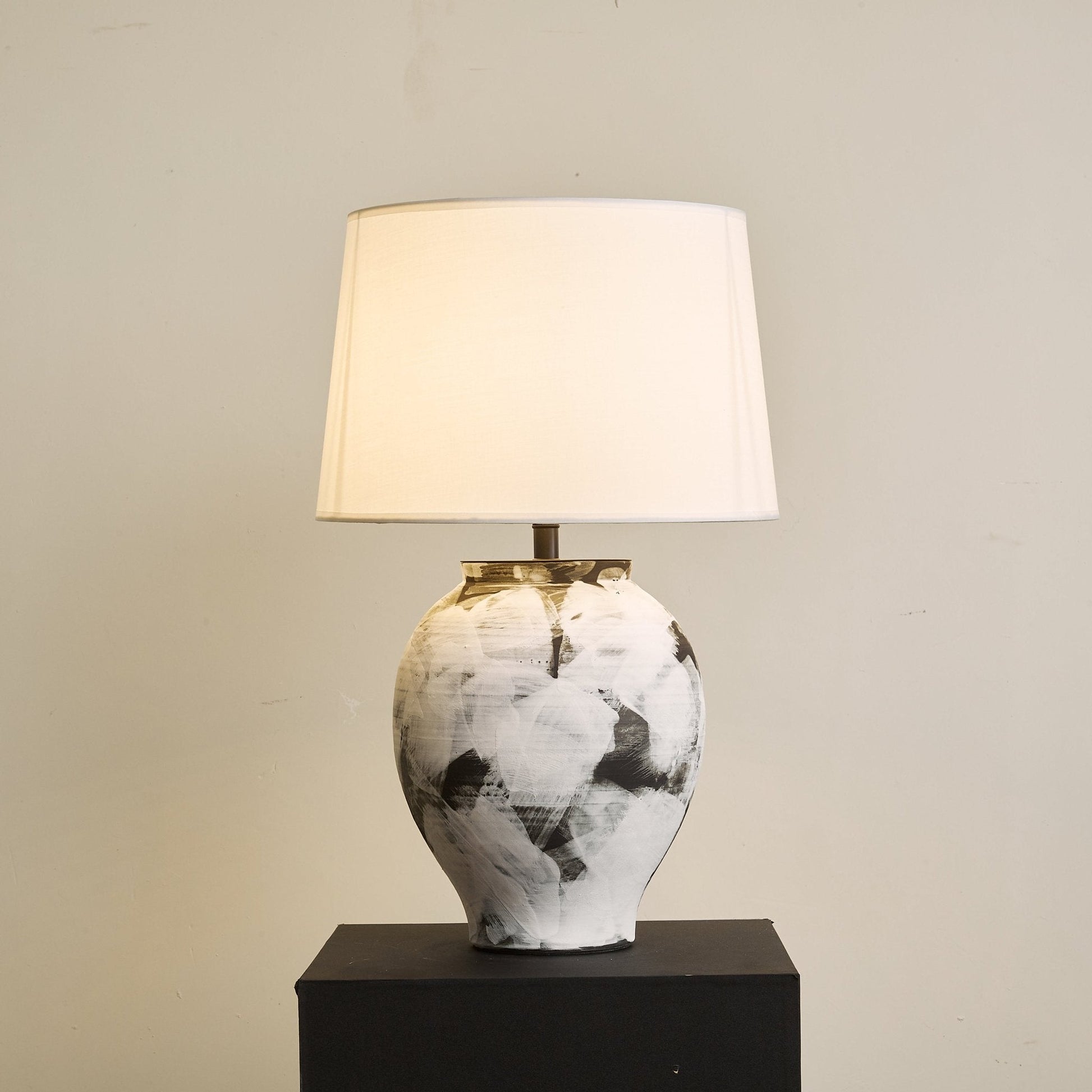 Brush Elegant Ceramic Table Lamp-Neutral Decor