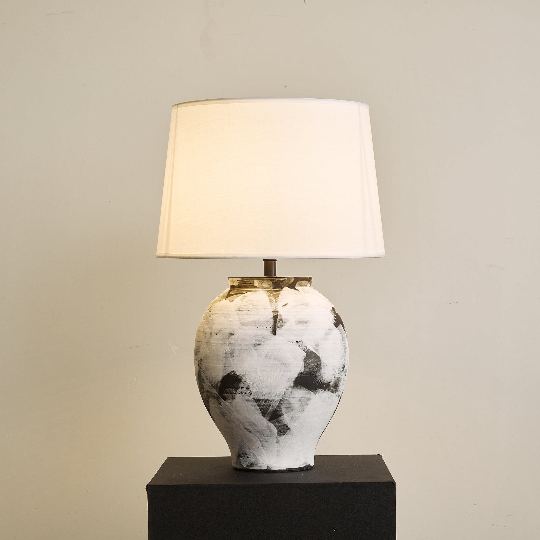 Brush Elegant Ceramic Table Lamp-Neutral Decor