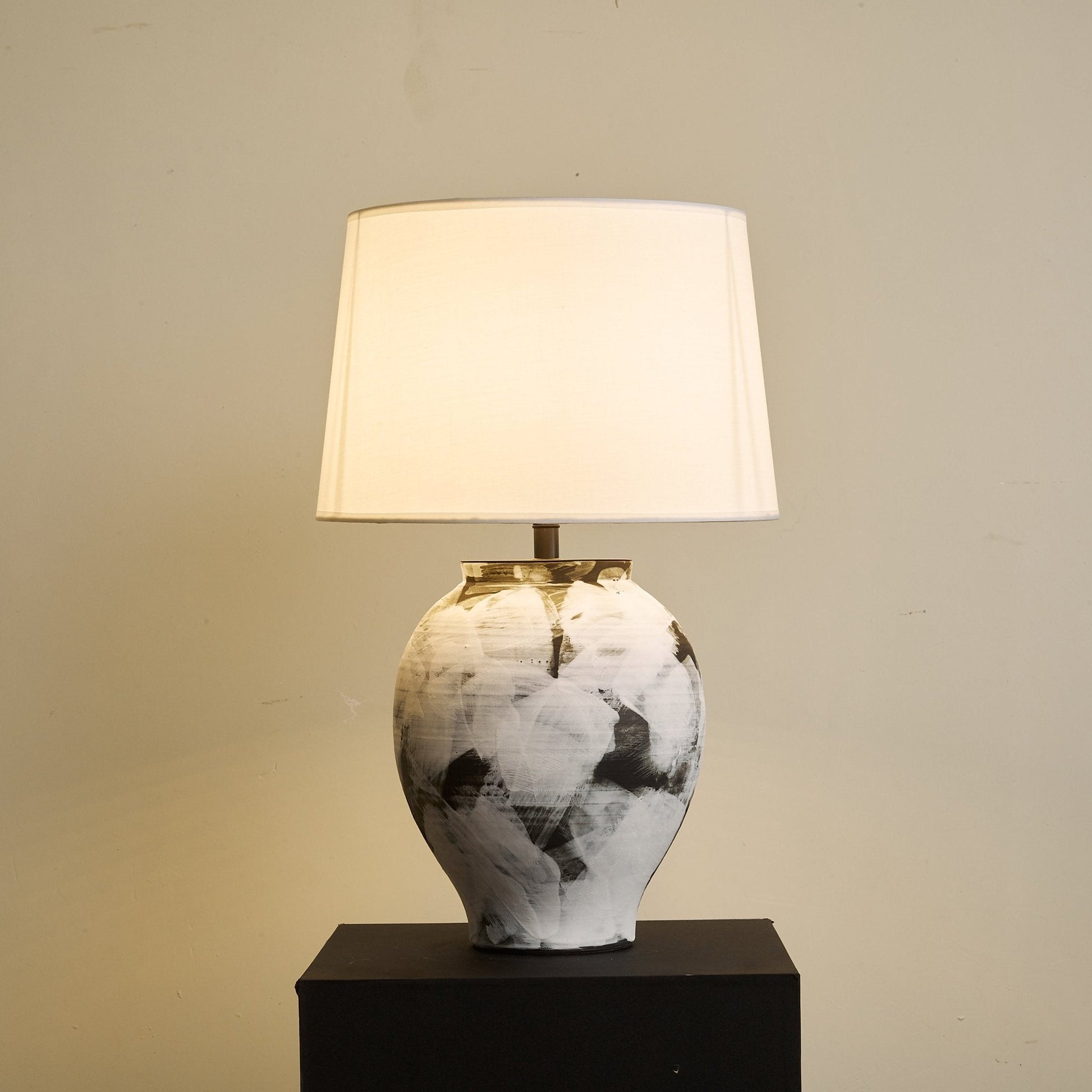 Brush Elegant Ceramic Table Lamp-Neutral Decor