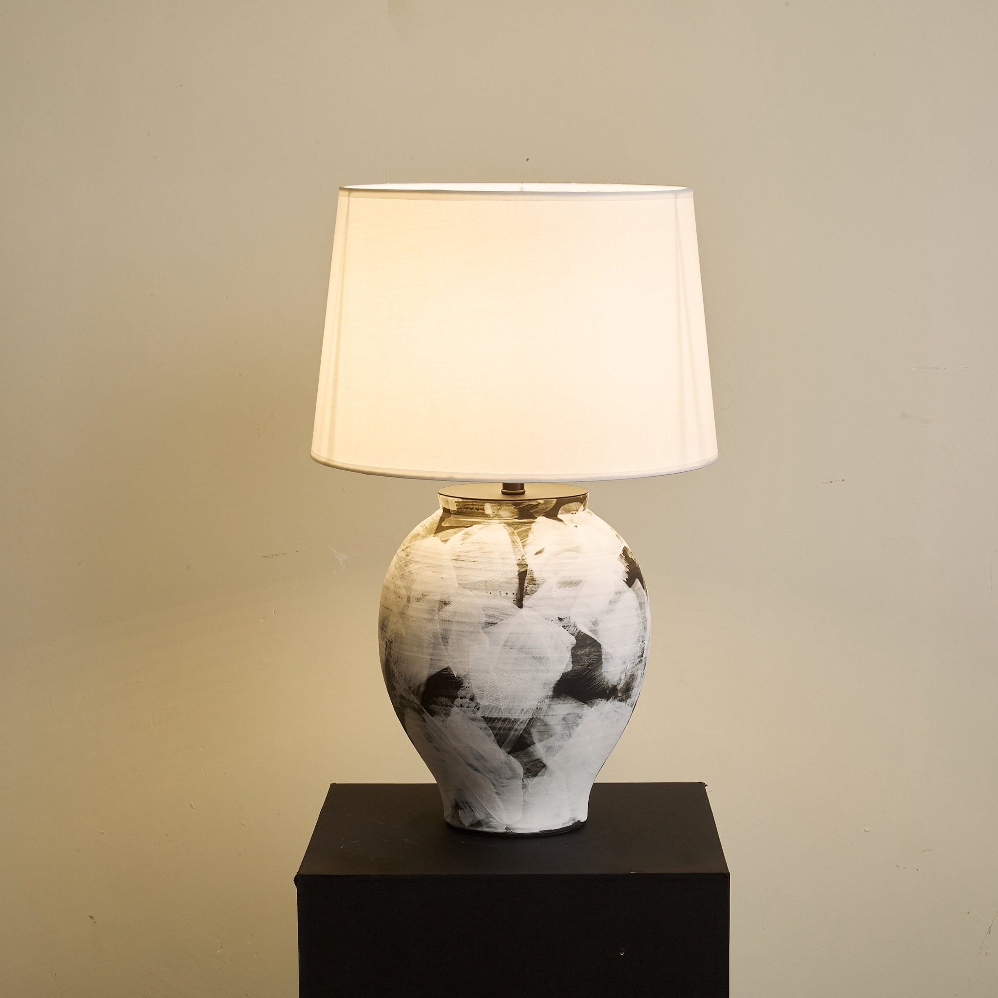 Brush Elegant Ceramic Table Lamp-Neutral Decor
