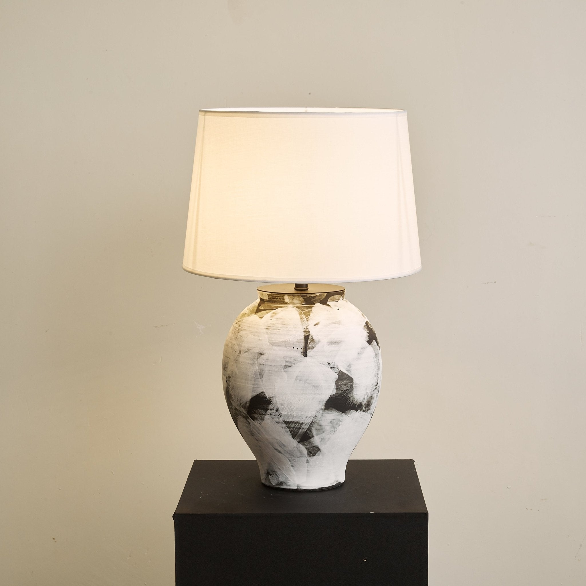 Brush Elegant Ceramic Table Lamp-Neutral Decor