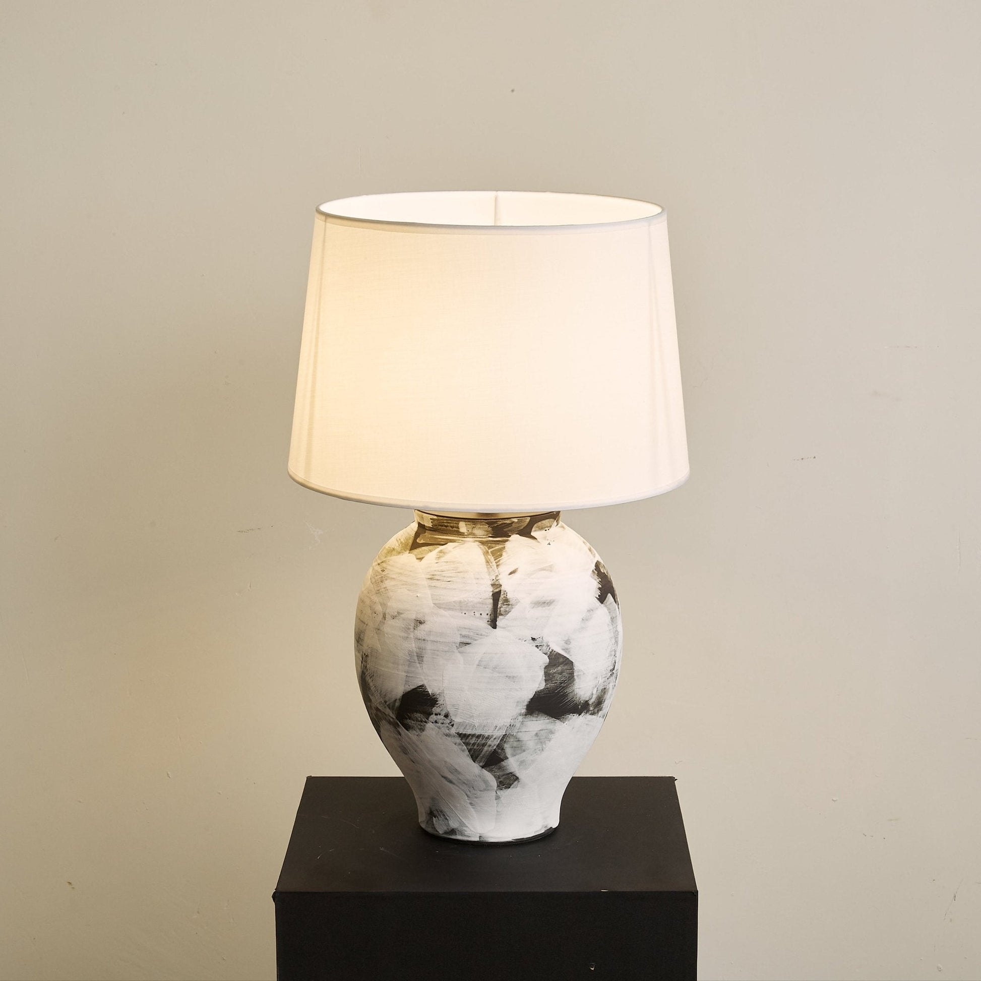 Brush Elegant Ceramic Table Lamp-Neutral Decor