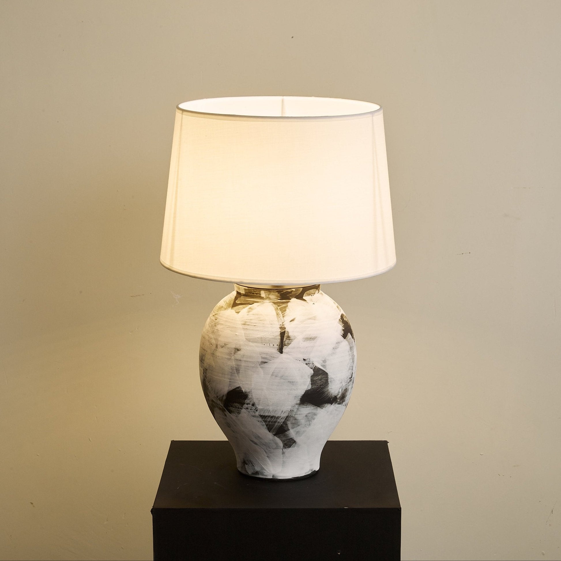 Brush Elegant Ceramic Table Lamp-Neutral Decor