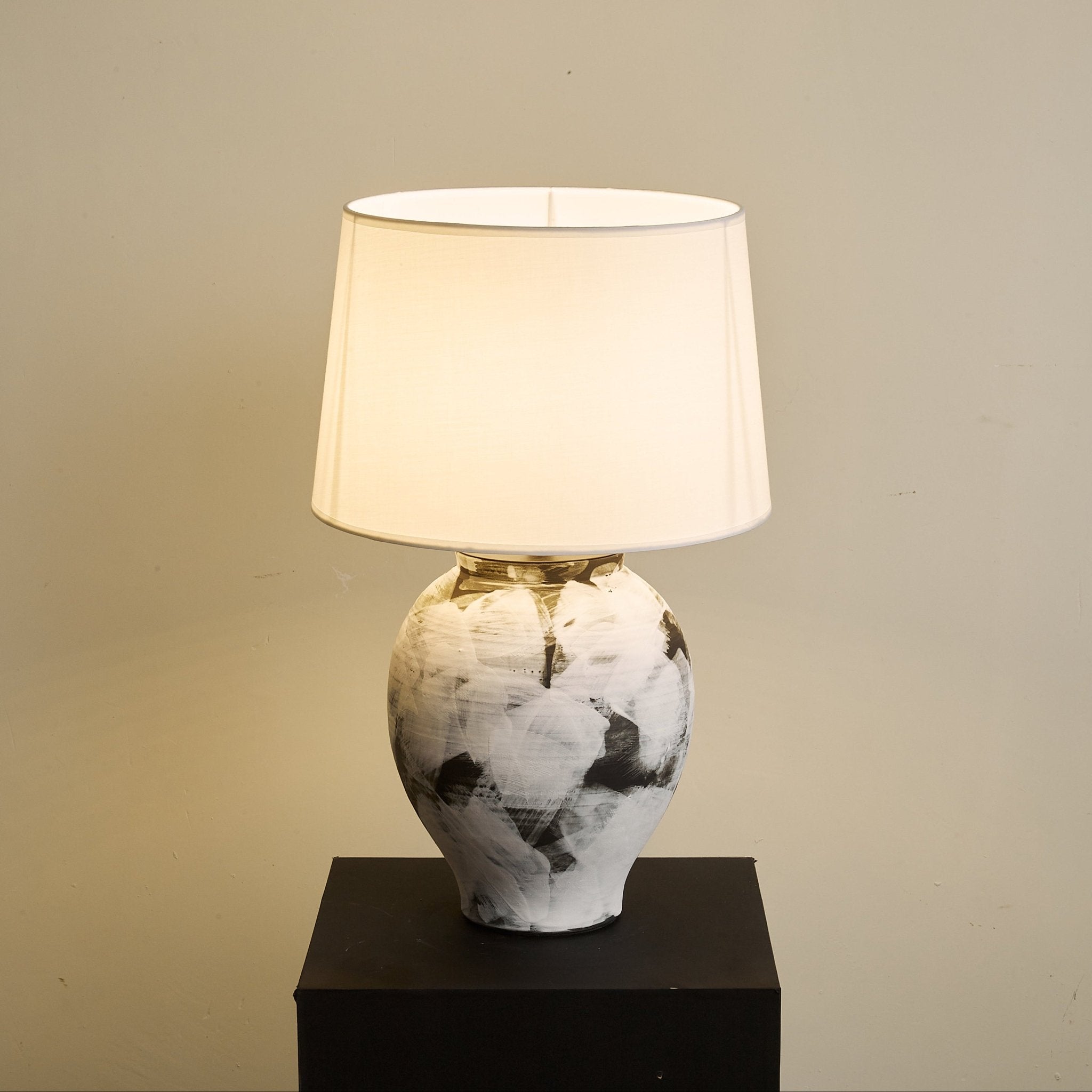 Brush Elegant Ceramic Table Lamp-Neutral Decor