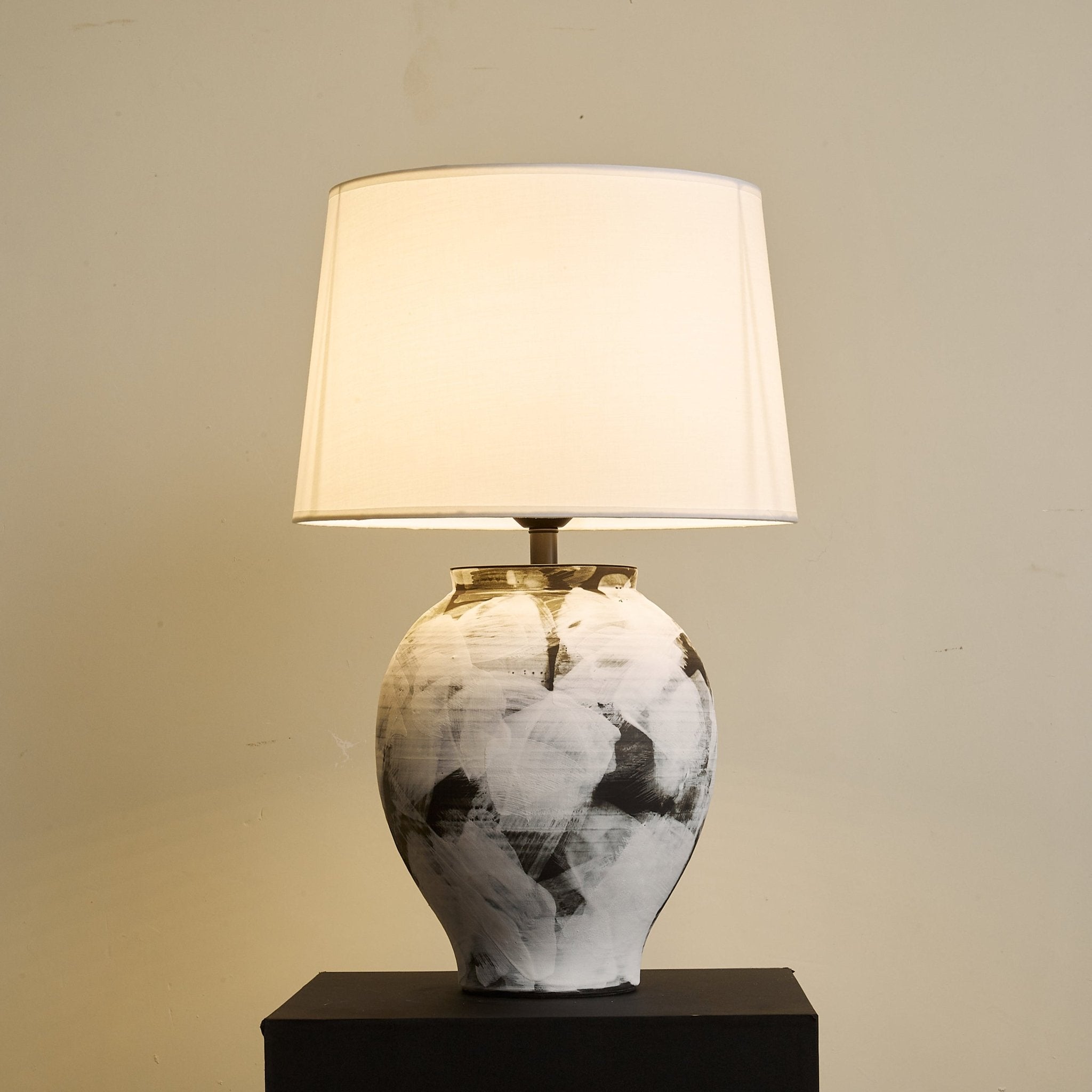 Brush Elegant Ceramic Table Lamp-Neutral Decor