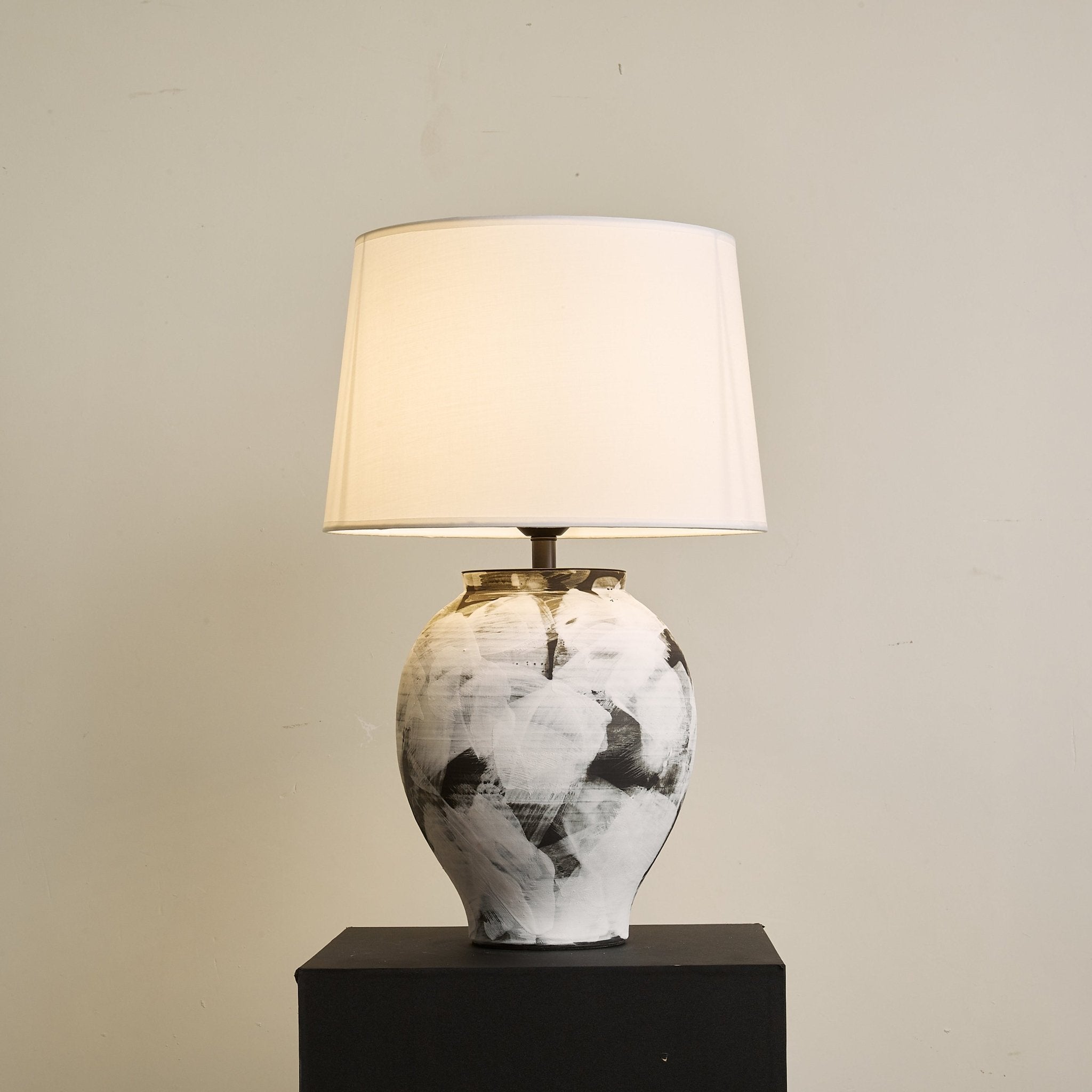Brush Elegant Ceramic Table Lamp-Neutral Decor