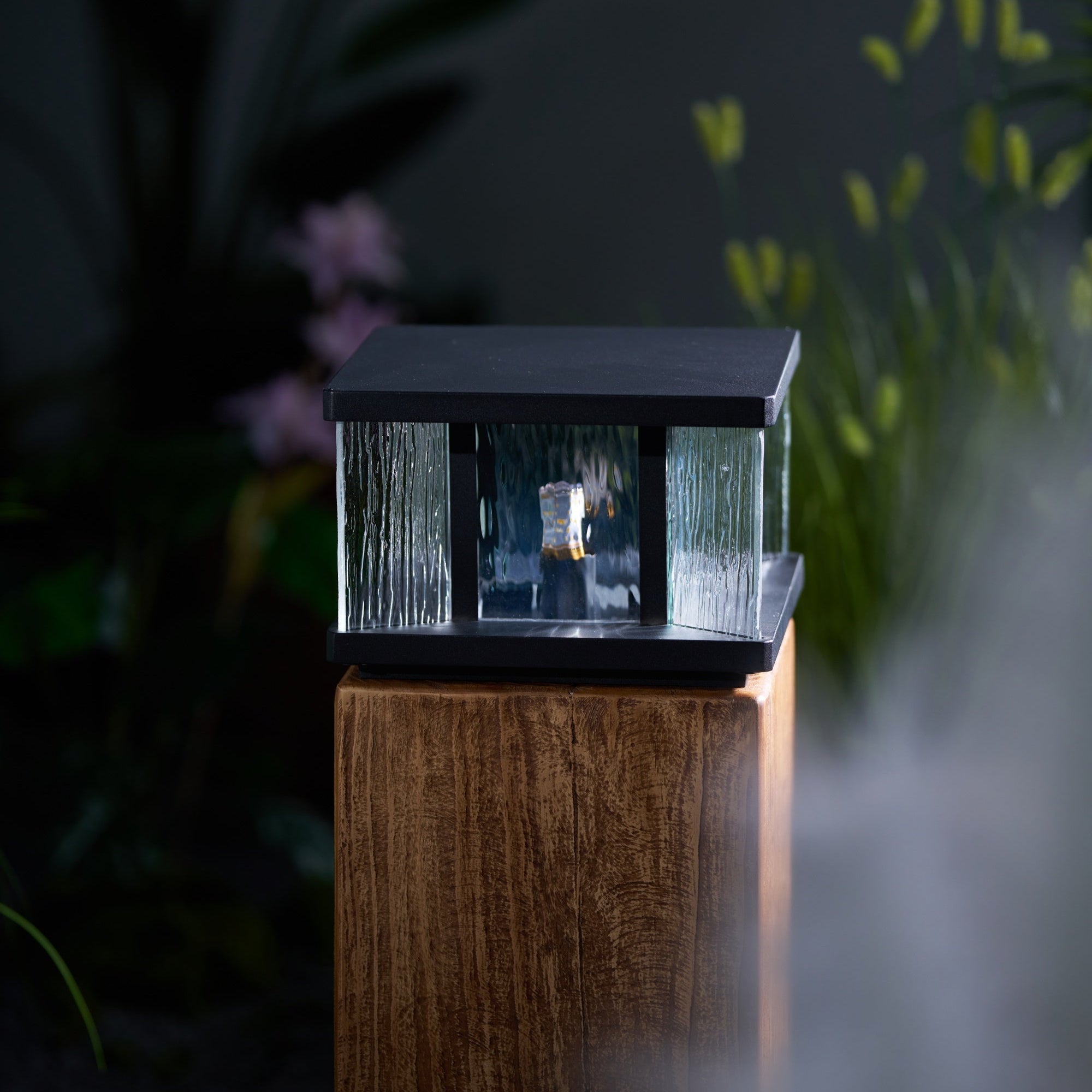 Jent Square Outdoor Light-Neutral Decor