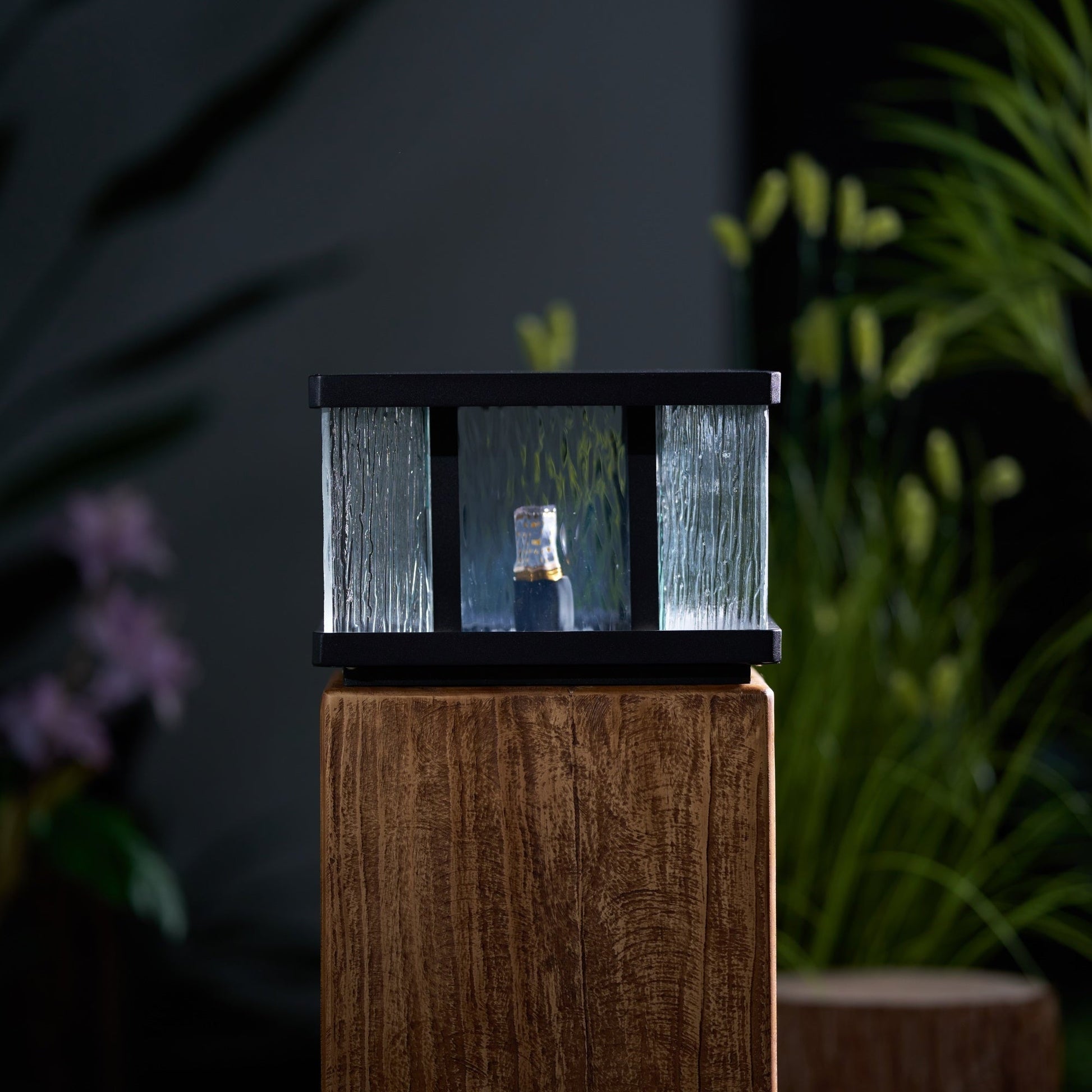 Jent Square Outdoor Light-Neutral Decor