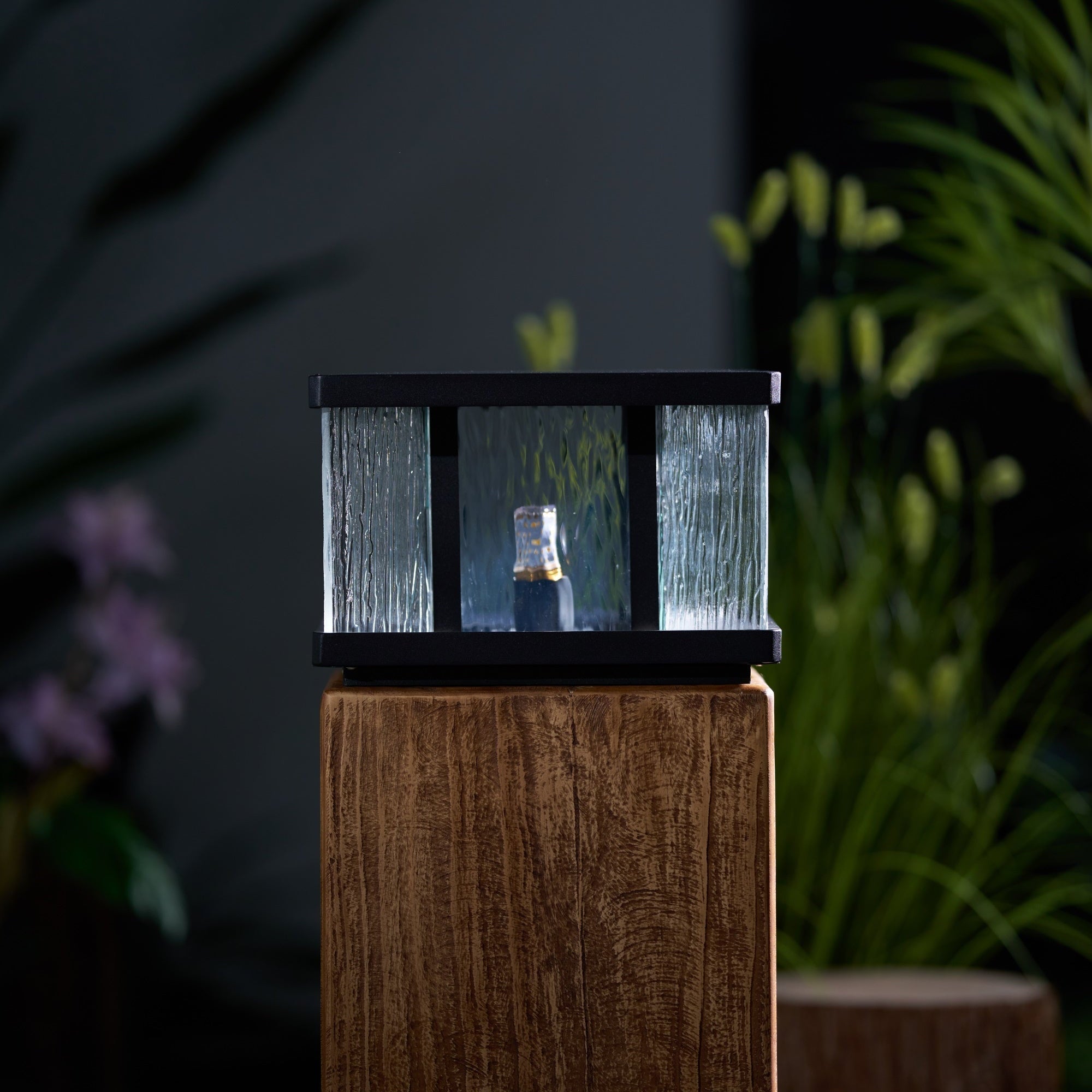 Jent Square Outdoor Light-Neutral Decor