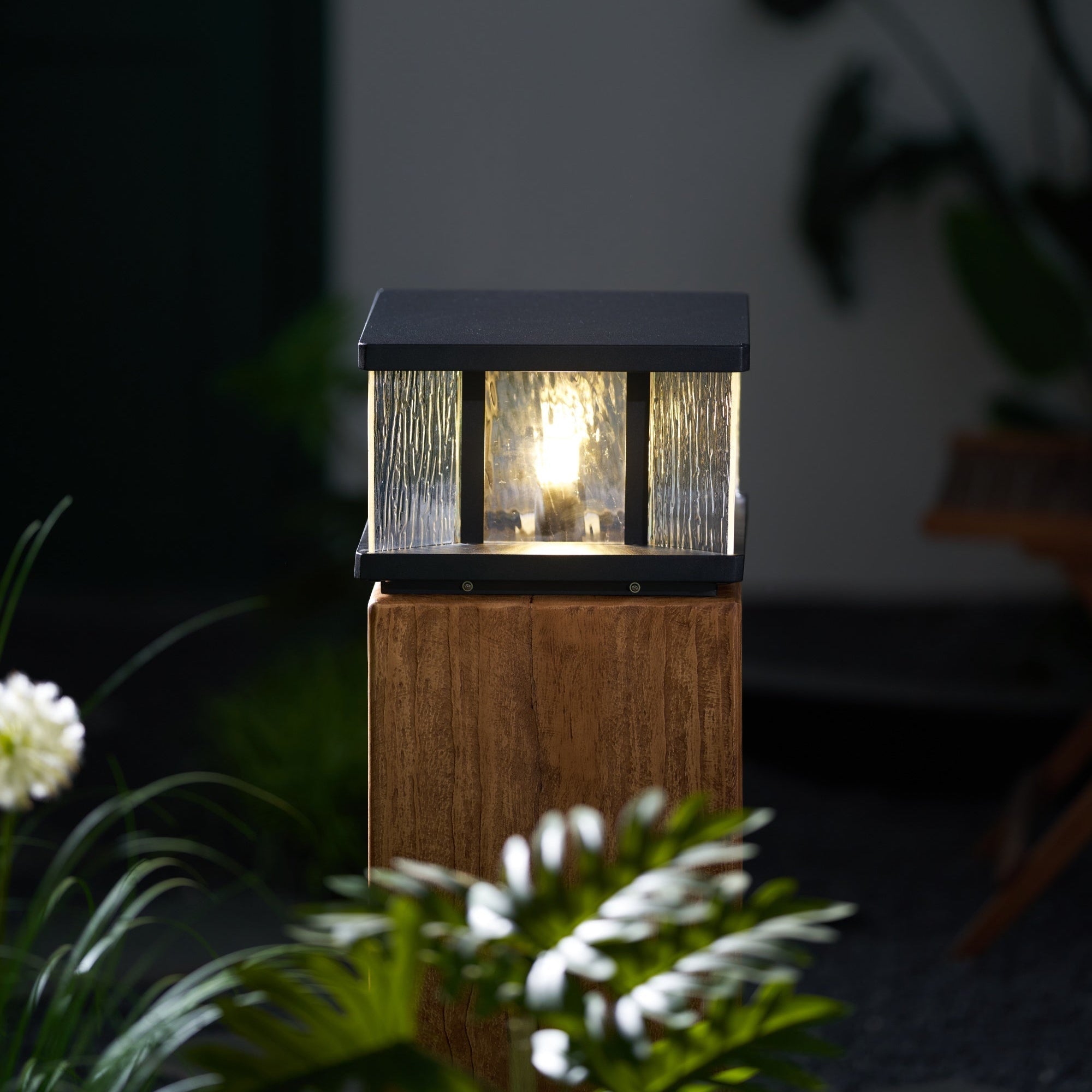 Jent Square Outdoor Light-Neutral Decor