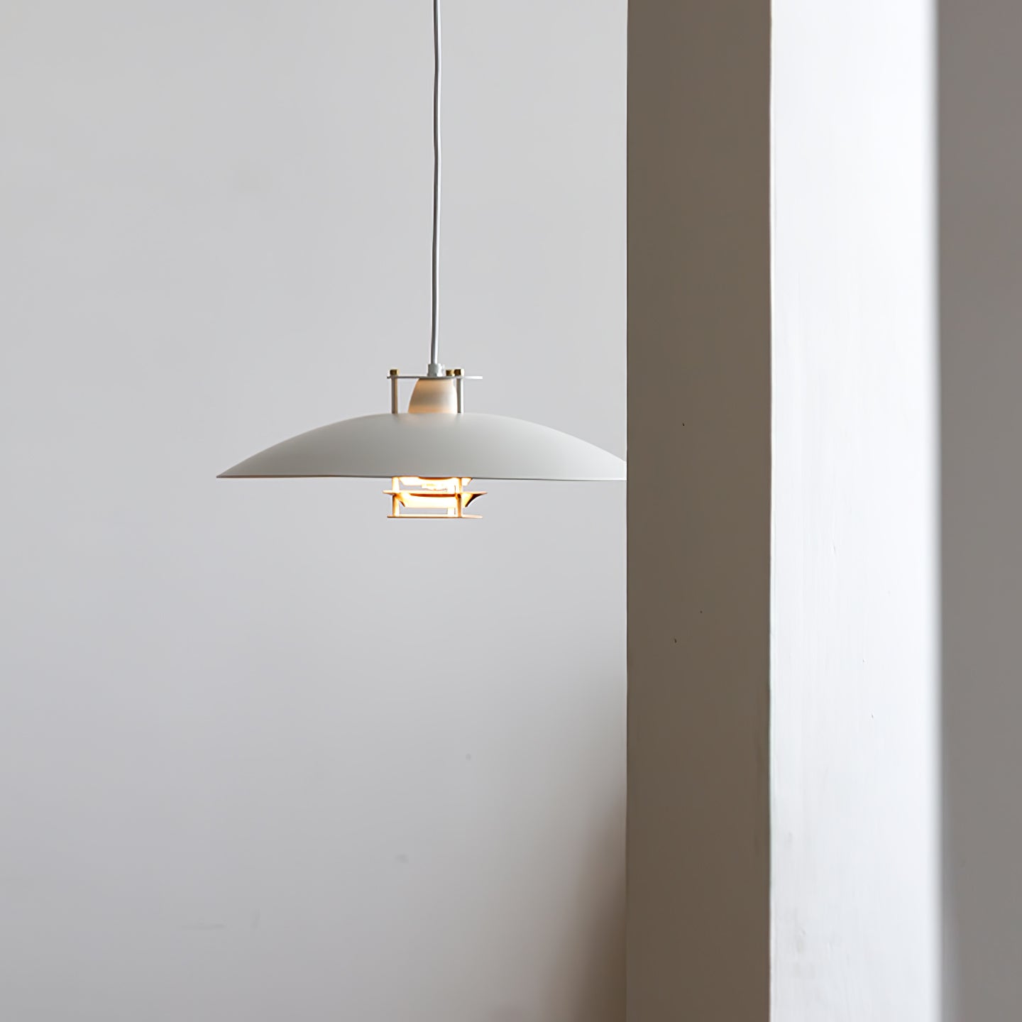 Noveny Modern Aluminum Pendant Light-Neutral Decor