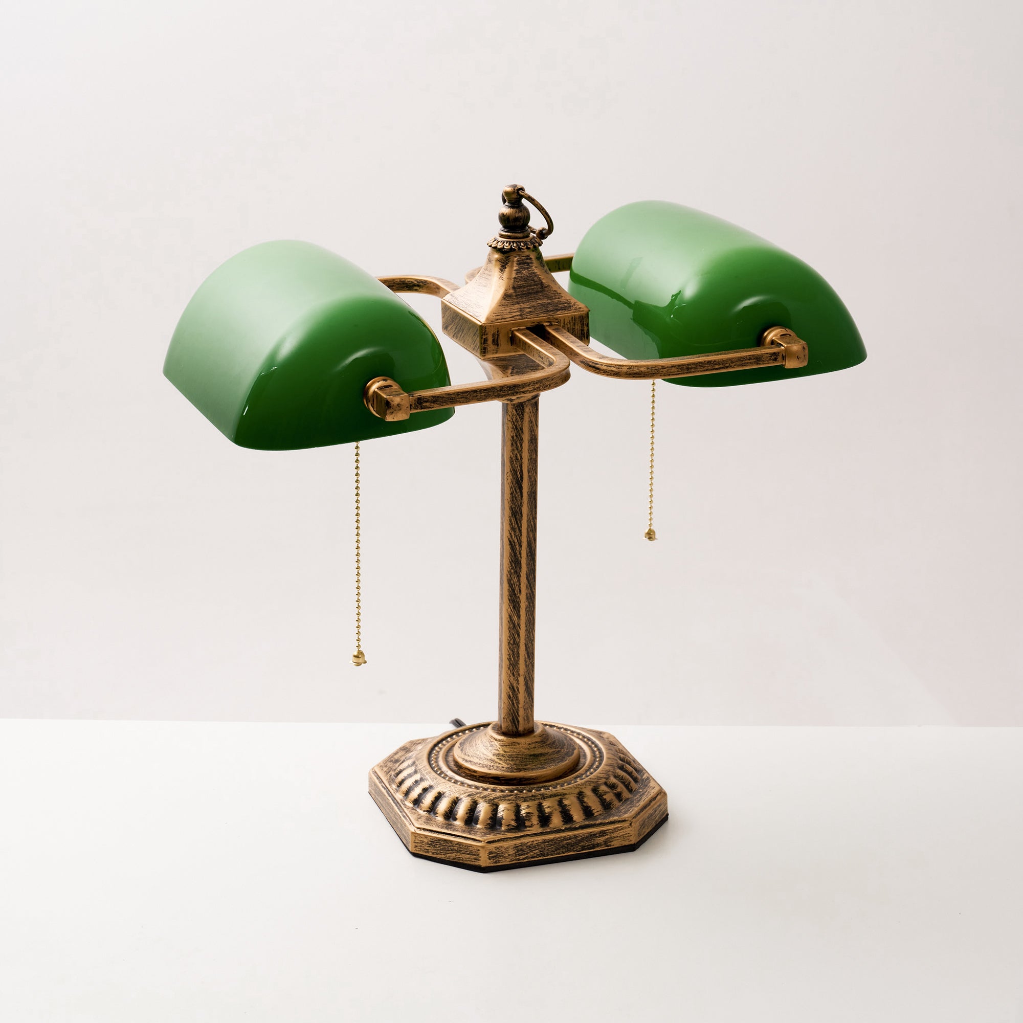 Dimensions overlay on an image of the Cambridge lamp.