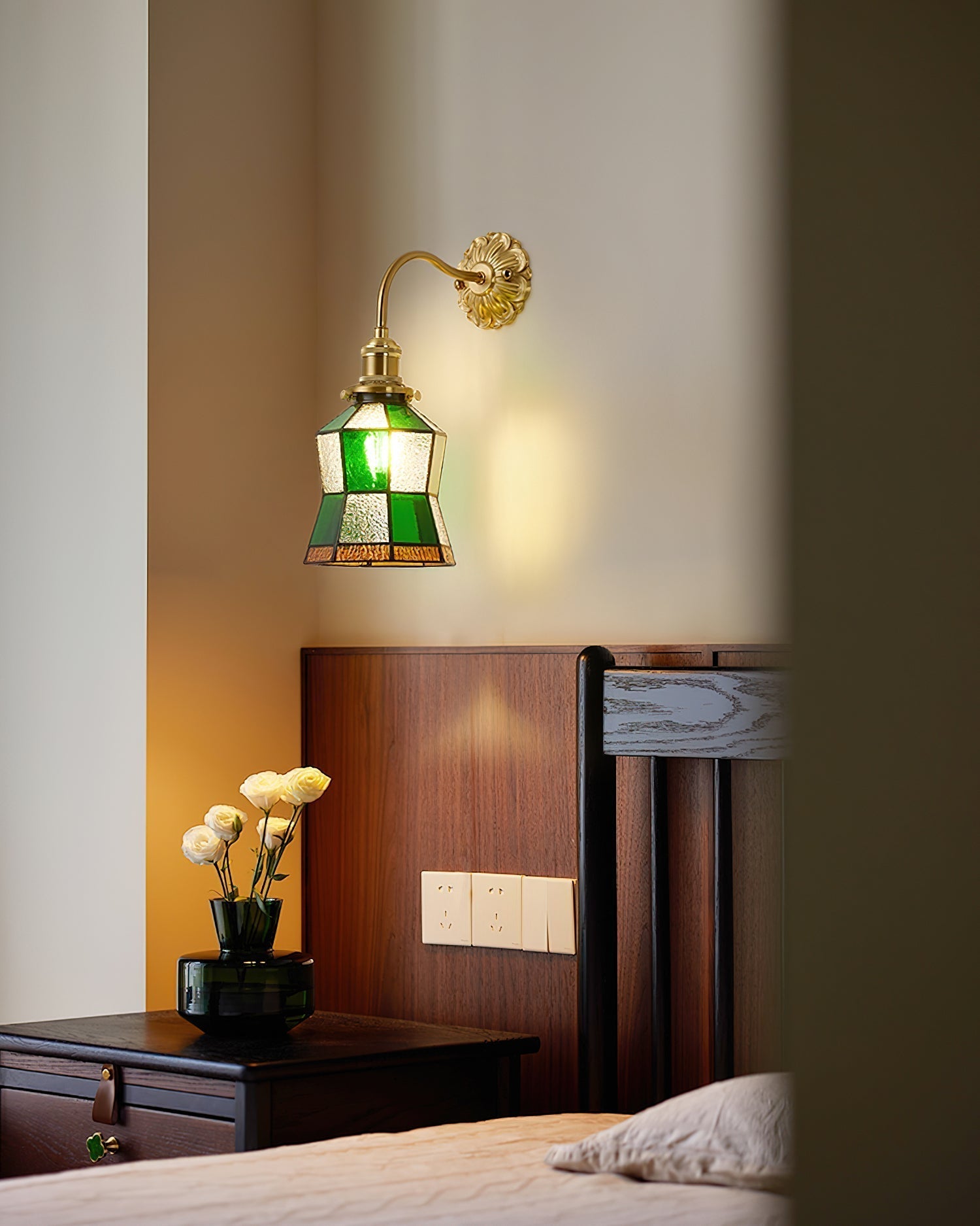 Vernia Wall Lamp
