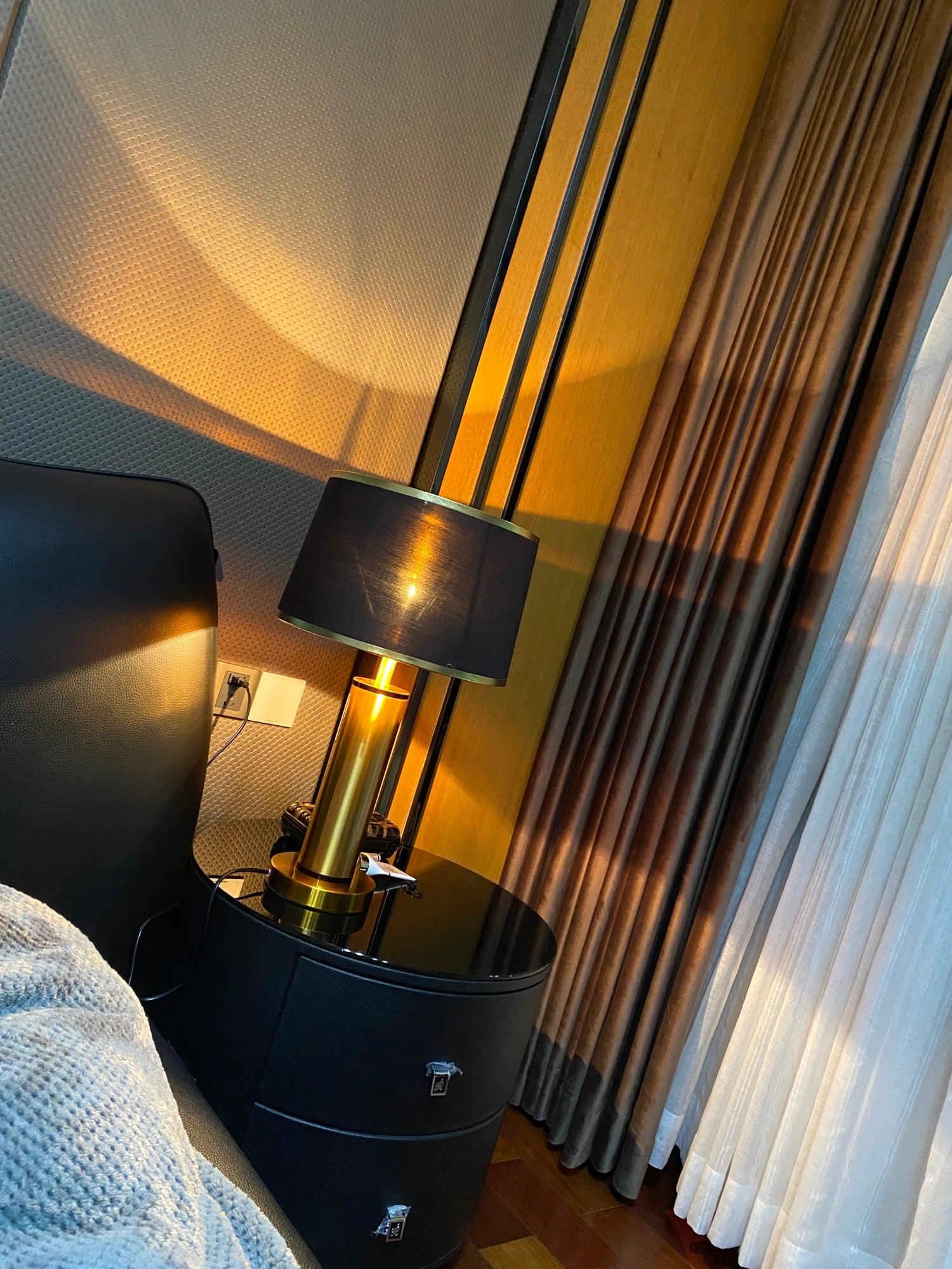Cur Modern Table Lamp-Neutral Decor