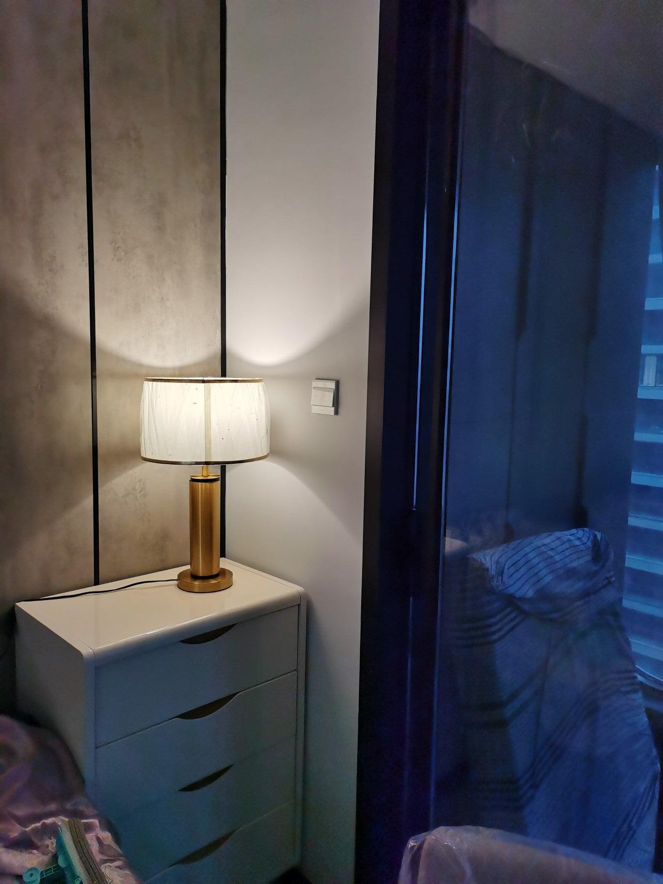 Cur Modern Table Lamp-Neutral Decor