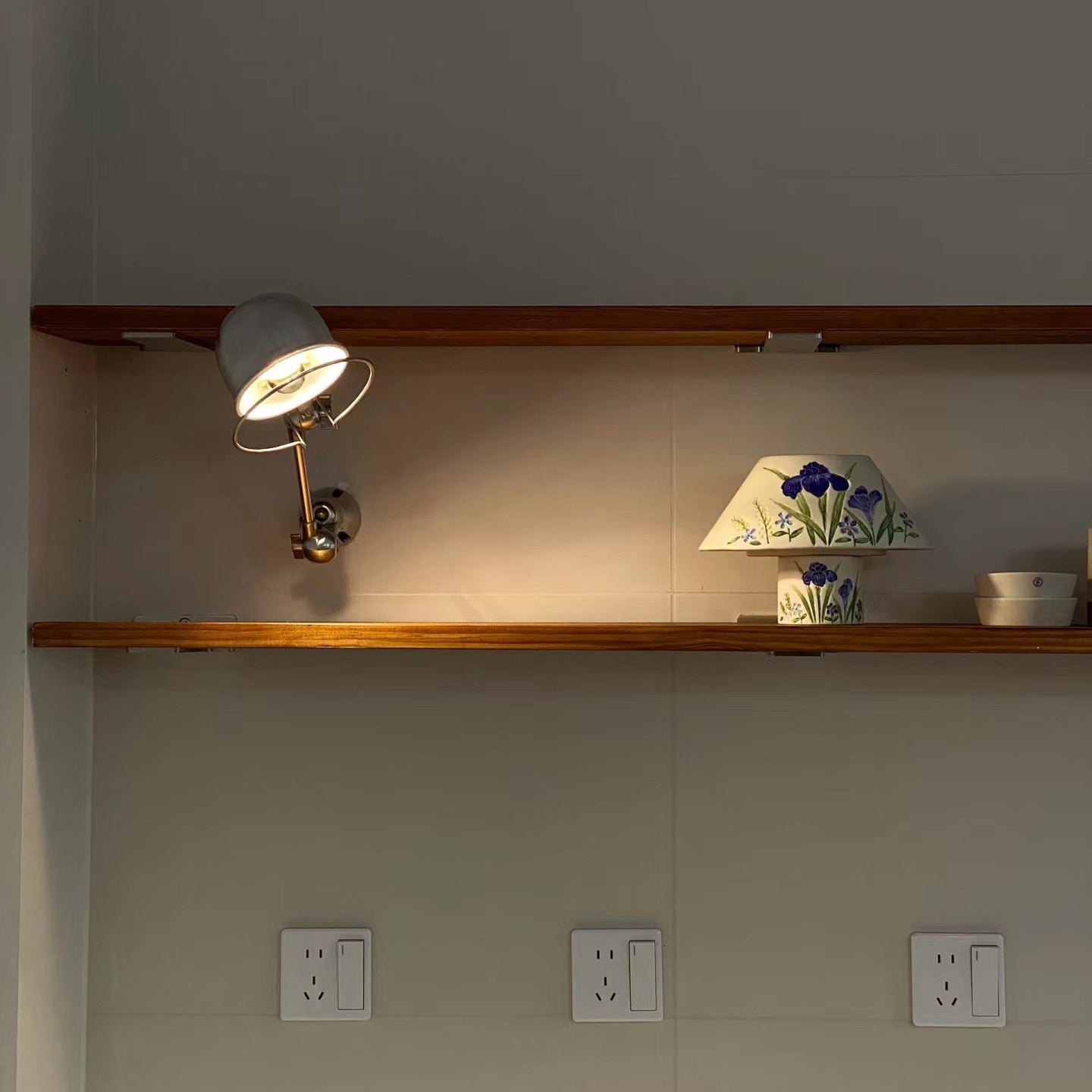 The lamp extended to provide focused task lighting.