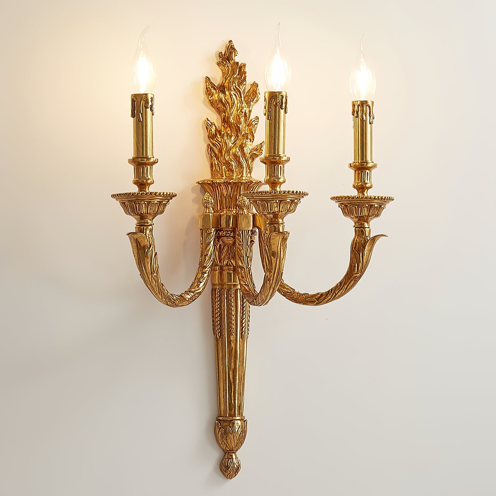 Dimensions of the Julienne Wall Lamp displayed graphically.