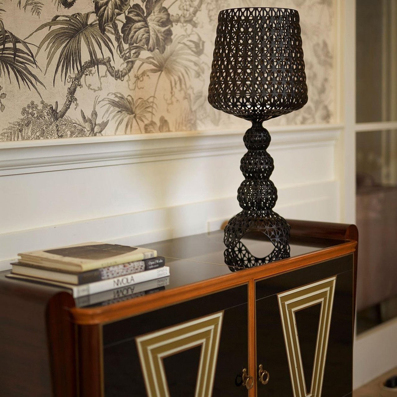 Lilah Acrylic Luxury Table Lamp-Neutral Decor